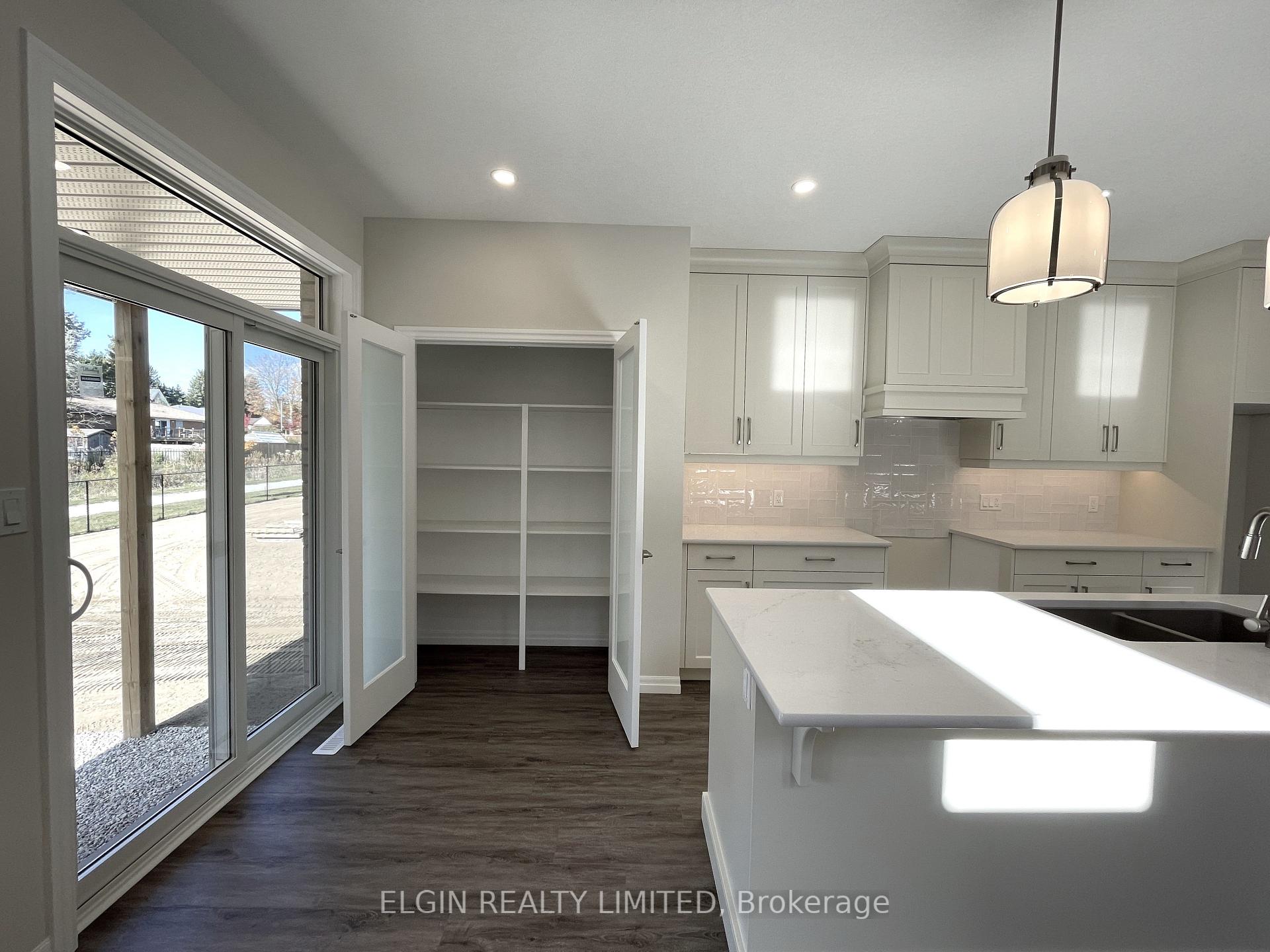 Photo 2 of 43 Lark Street, Tillsonburg — HOMEH