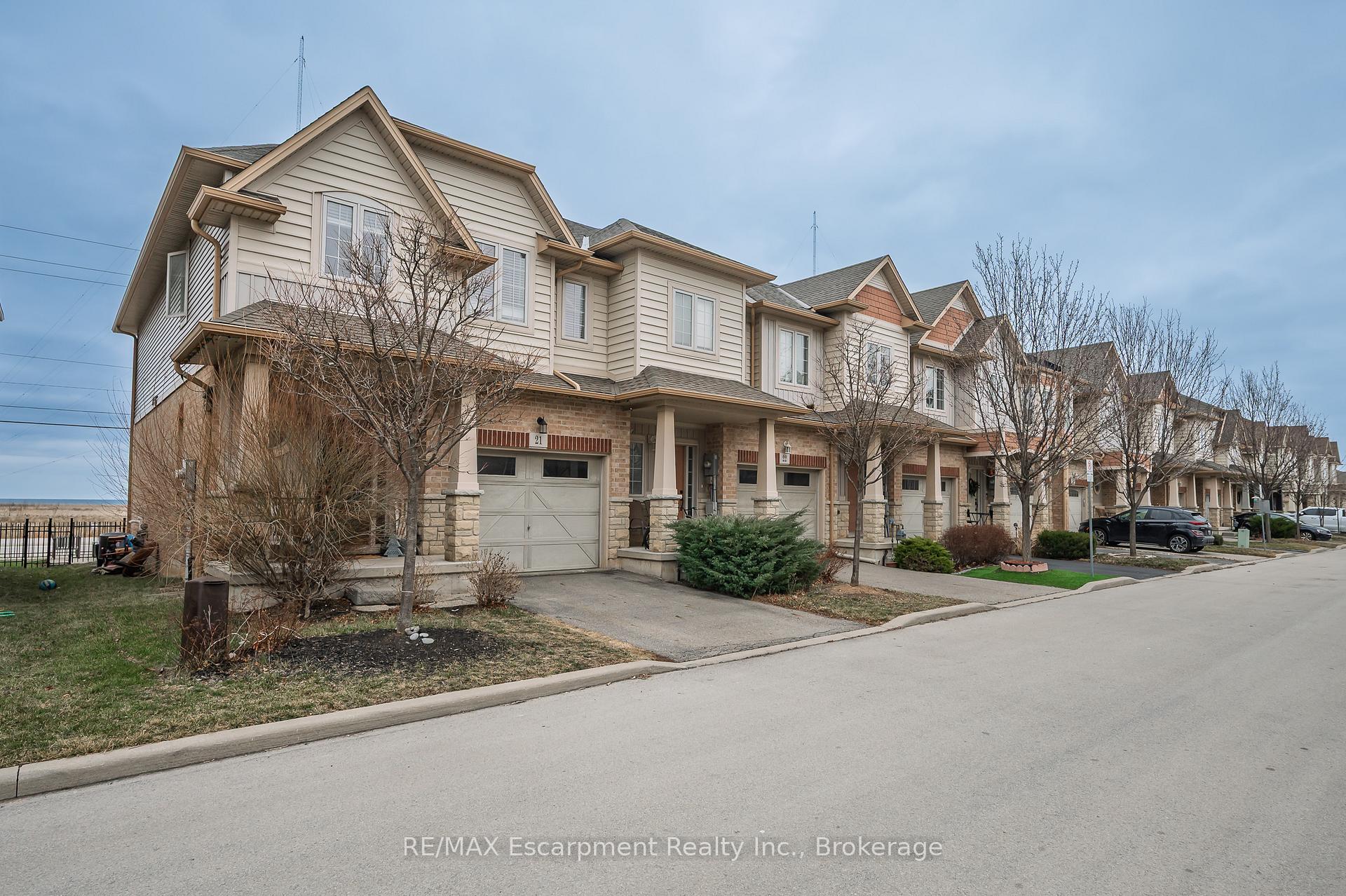 Photo 2 of Unit 21, 8 Lakelawn Road, Grimsby, Grimsby Beach — HOMEH