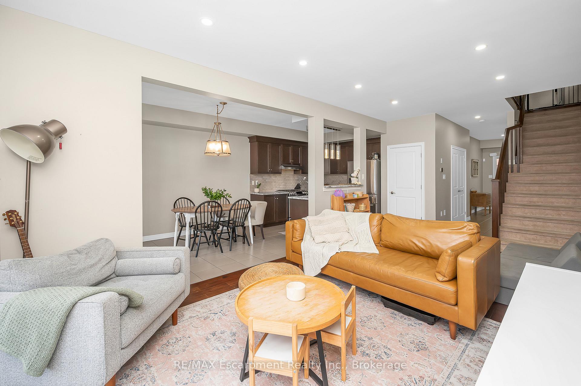 Photo 3 of Unit 21, 8 Lakelawn Road, Grimsby, Grimsby Beach — HOMEH