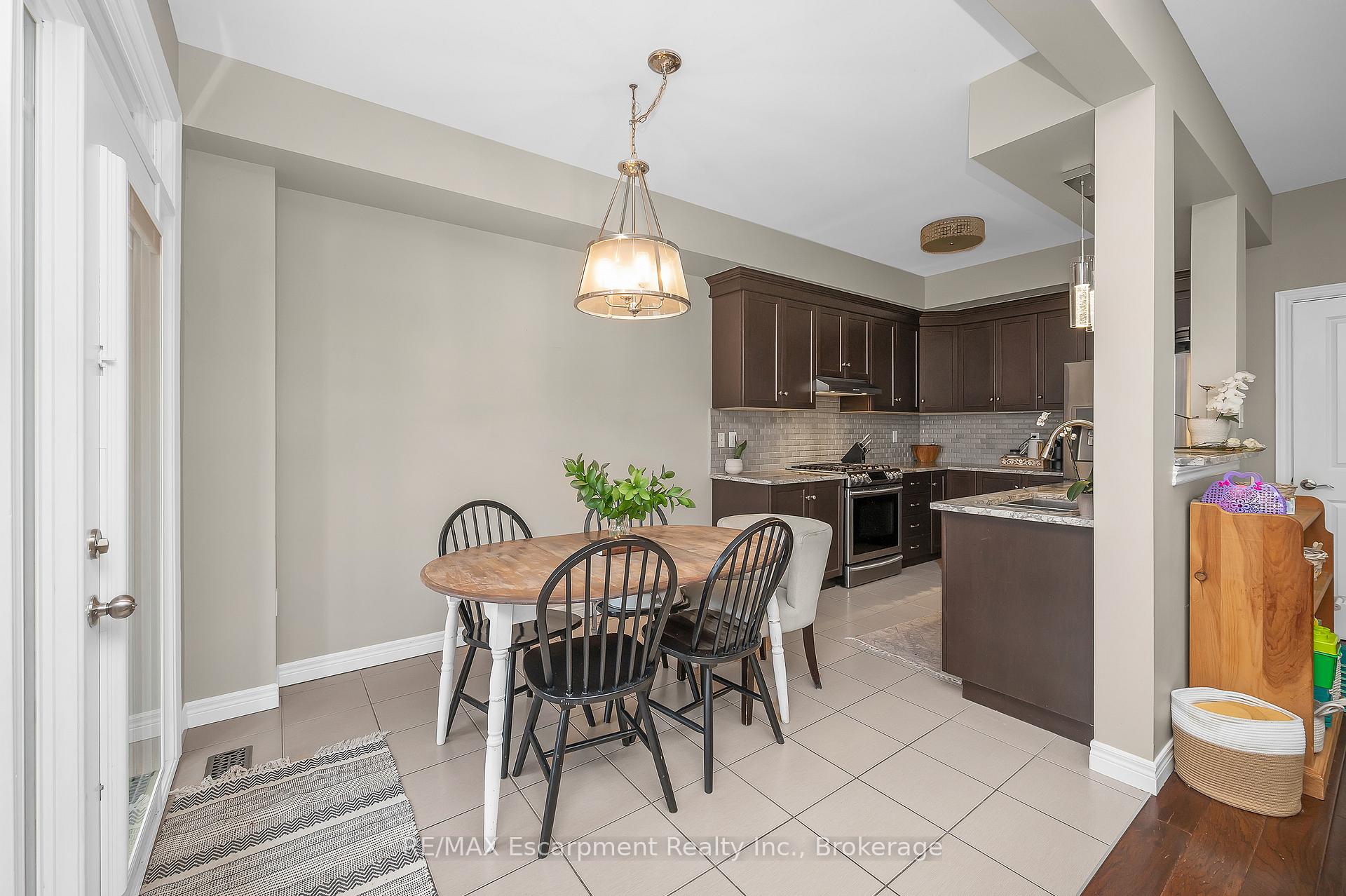 Photo 5 of Unit 21, 8 Lakelawn Road, Grimsby, Grimsby Beach — HOMEH