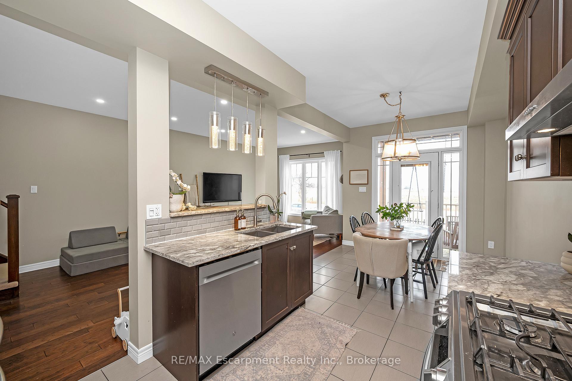 Photo 8 of Unit 21, 8 Lakelawn Road, Grimsby, Grimsby Beach — HOMEH