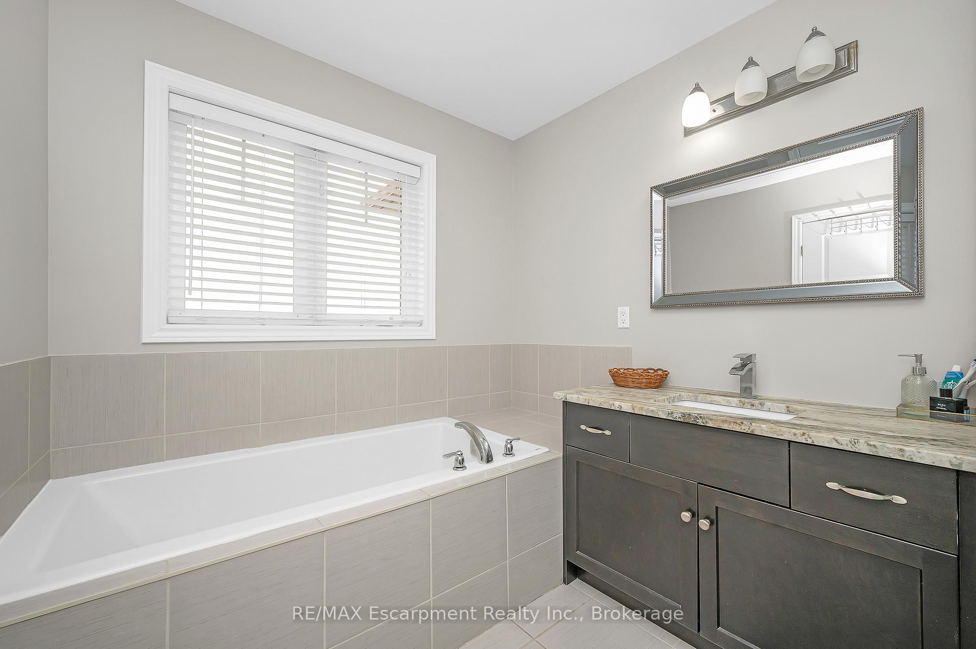Photo 10 of Unit 21, 8 Lakelawn Road, Grimsby, Grimsby Beach — HOMEH