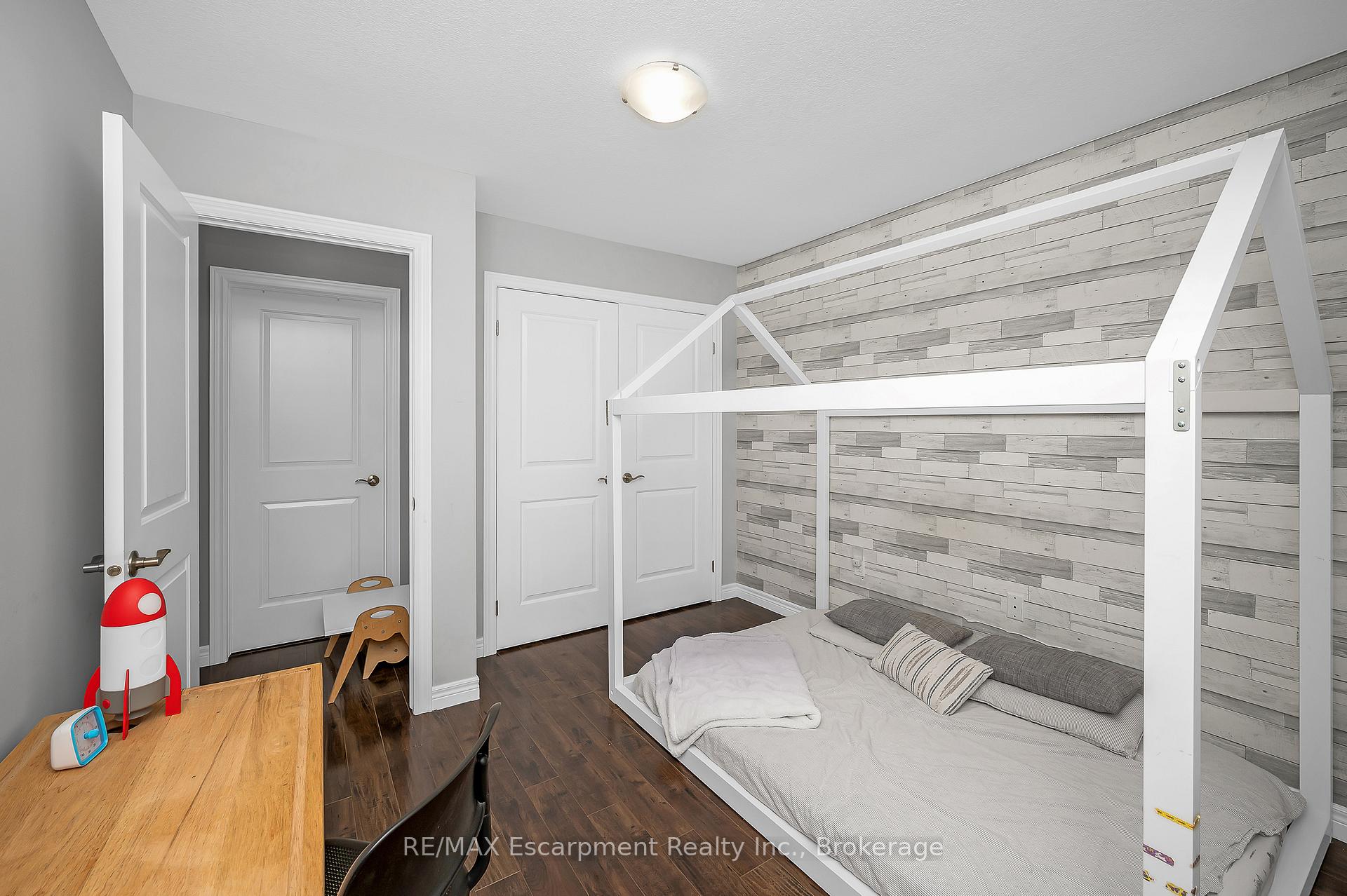 Photo 22 of Unit 21, 8 Lakelawn Road, Grimsby, Grimsby Beach — HOMEH