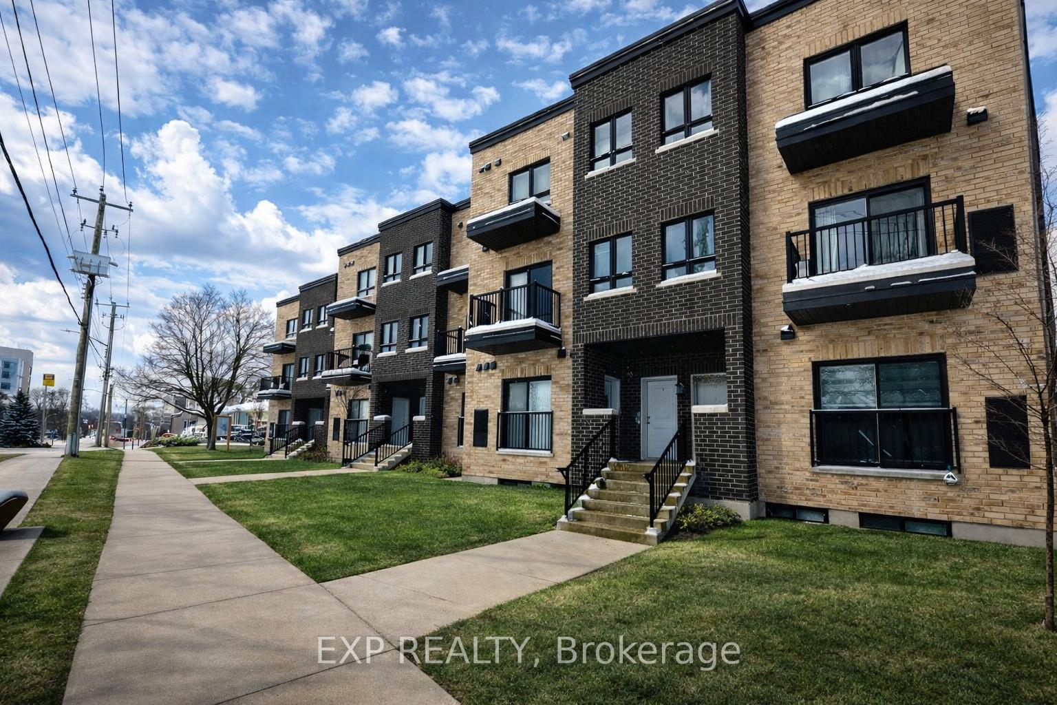 Front of Unit 10, 600 Victoria Street S