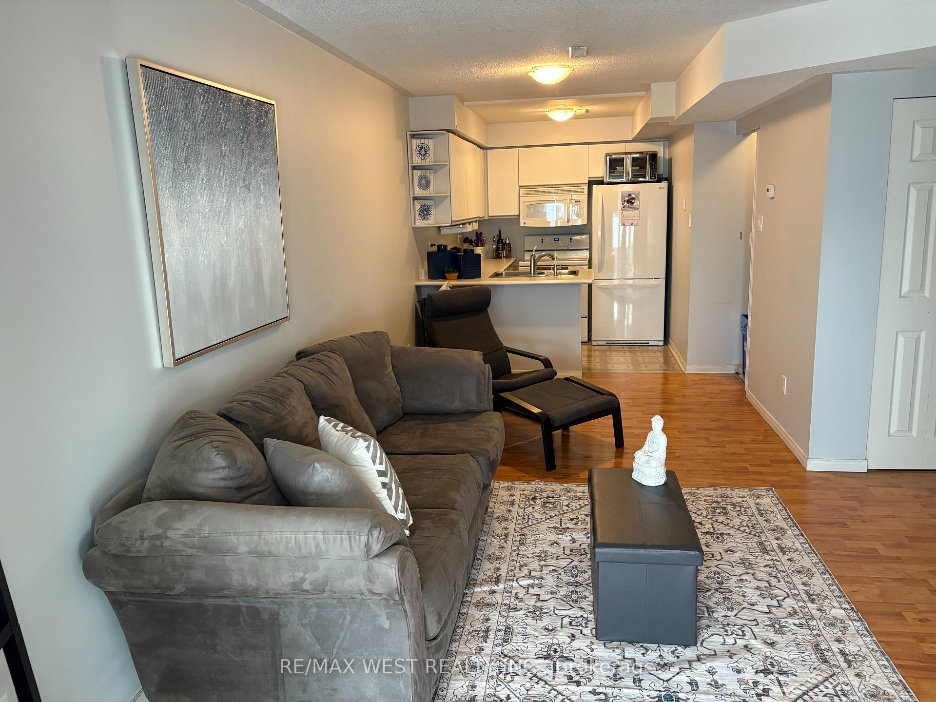 Photo 8 of 8A Wylie Circle, Halton Hills, Georgetown — HOMEH