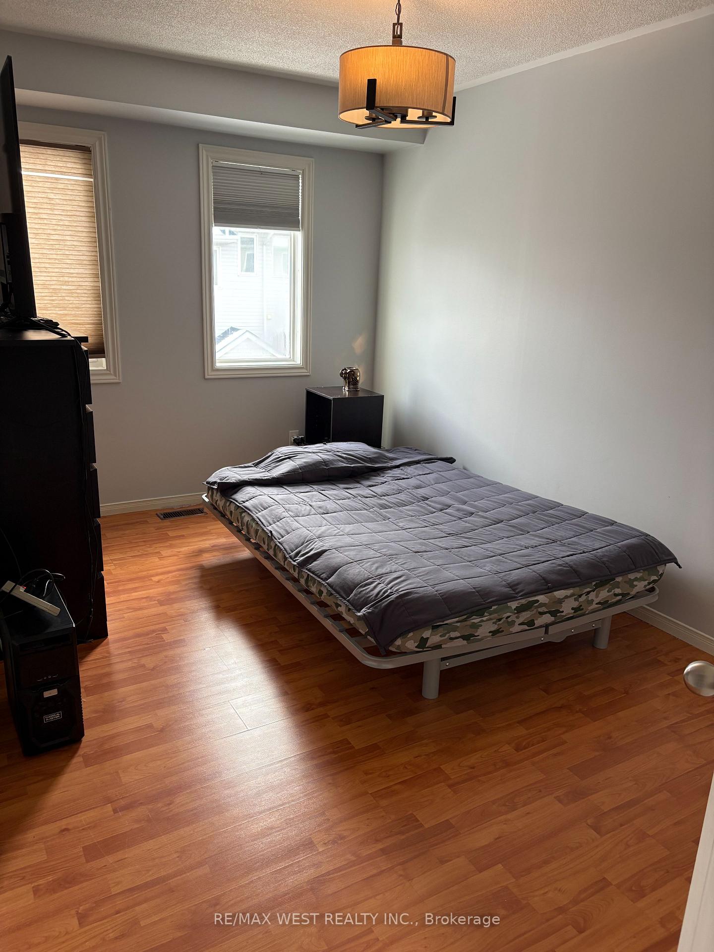 Photo 7 of 8A Wylie Circle, Halton Hills, Georgetown — HOMEH