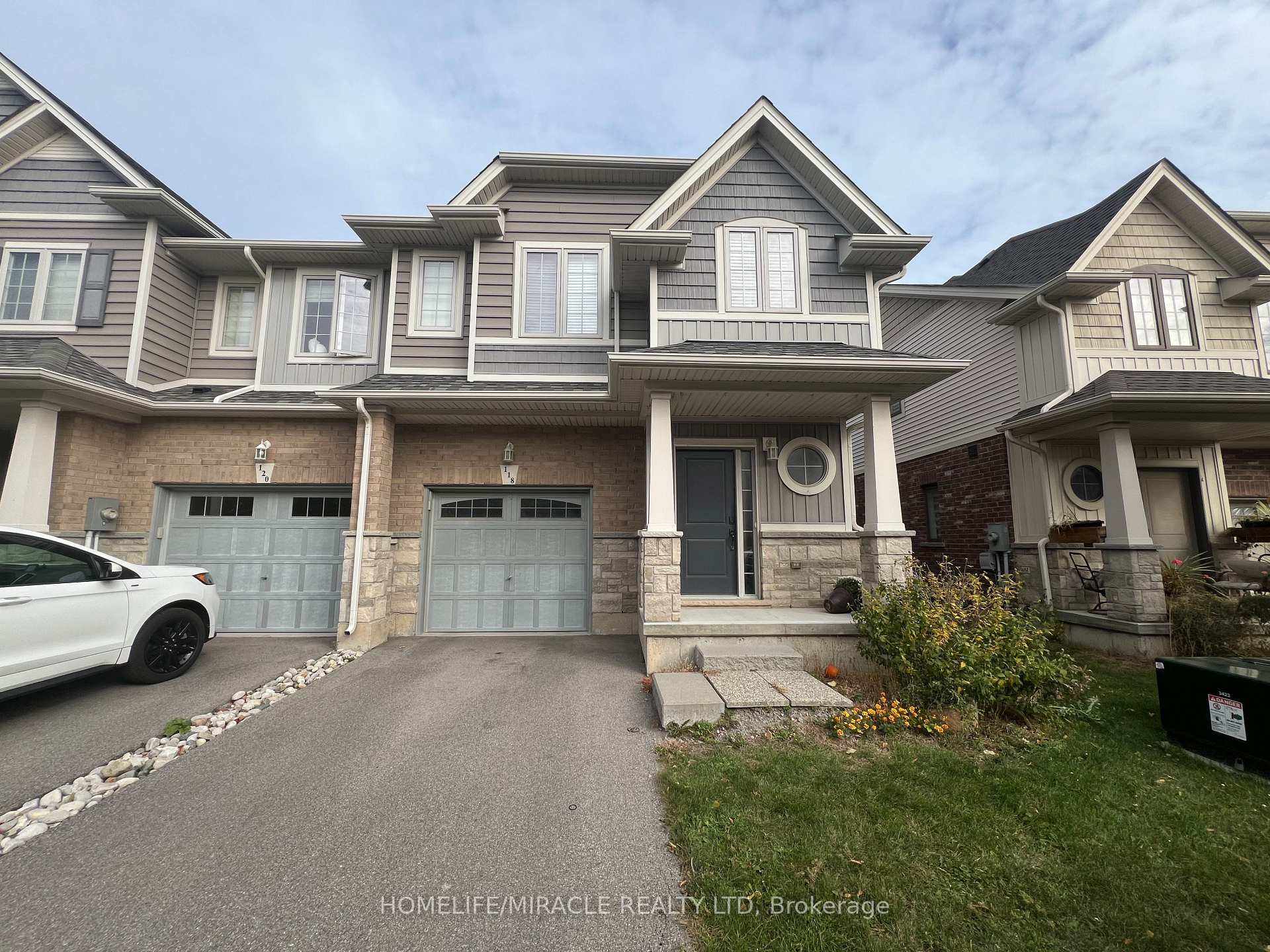 Photo 1 of 118 Dunrobin Lane, Grimsby, Grimsby Beach — HOMEH