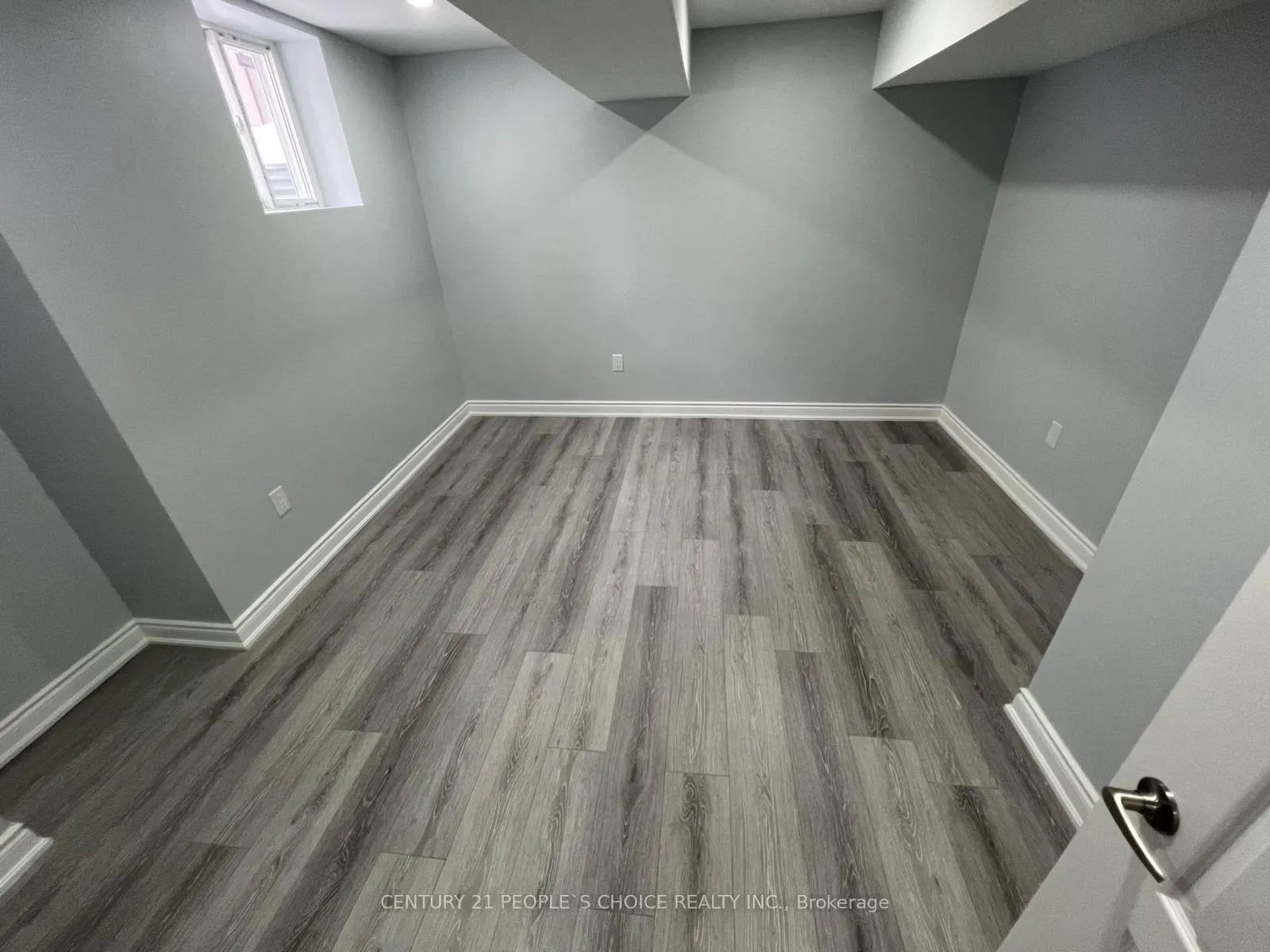 Photo 6 of Unit (1st Bsmt), 11 Daleridge Crescent, Brampton, Bram East — HOMEH
