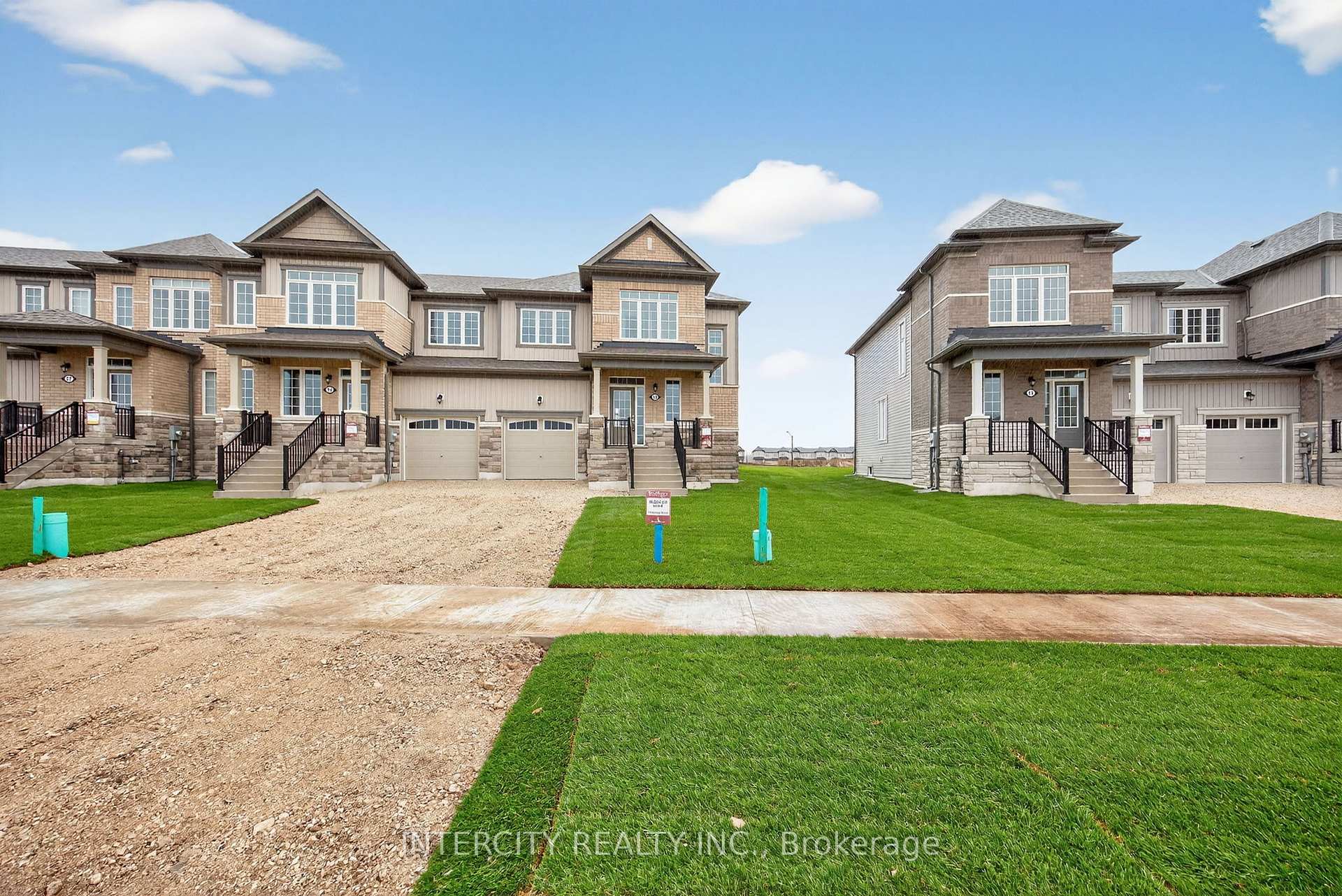 Photo 2 of 13 Avalon Drive, Wasaga Beach — HOMEH