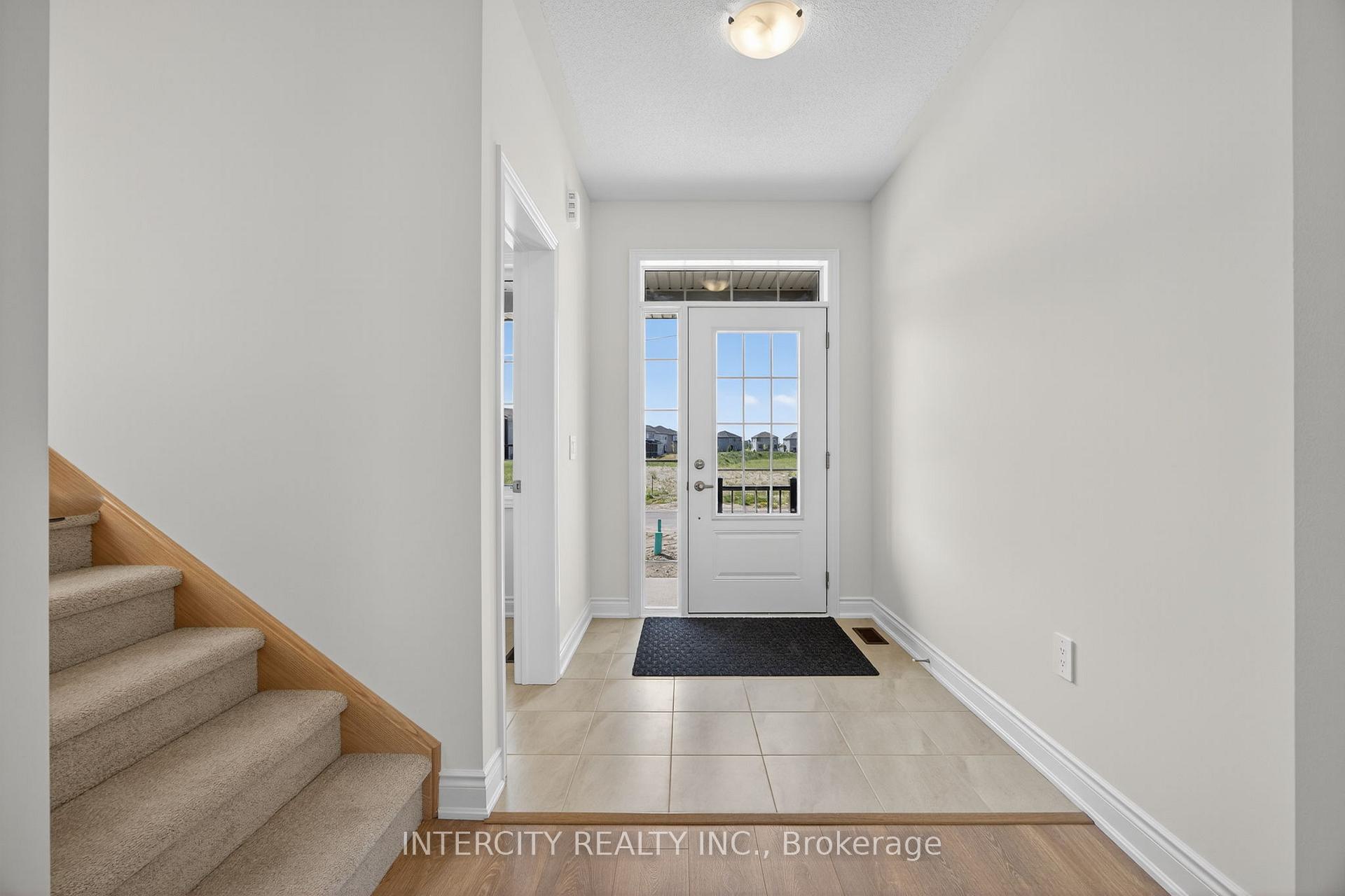 Photo 10 of 13 Avalon Drive, Wasaga Beach — HOMEH