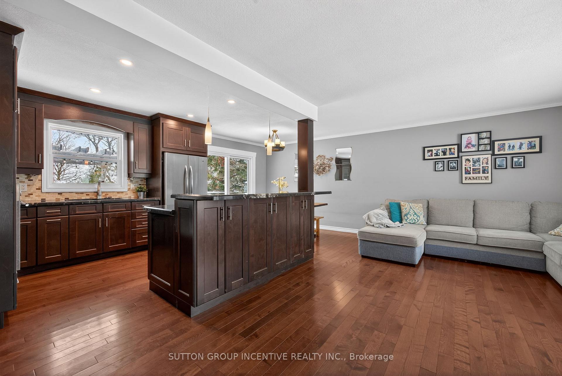 Photo 11 of 28 Springhome Road, Barrie, Allandale Heights — HOMEH