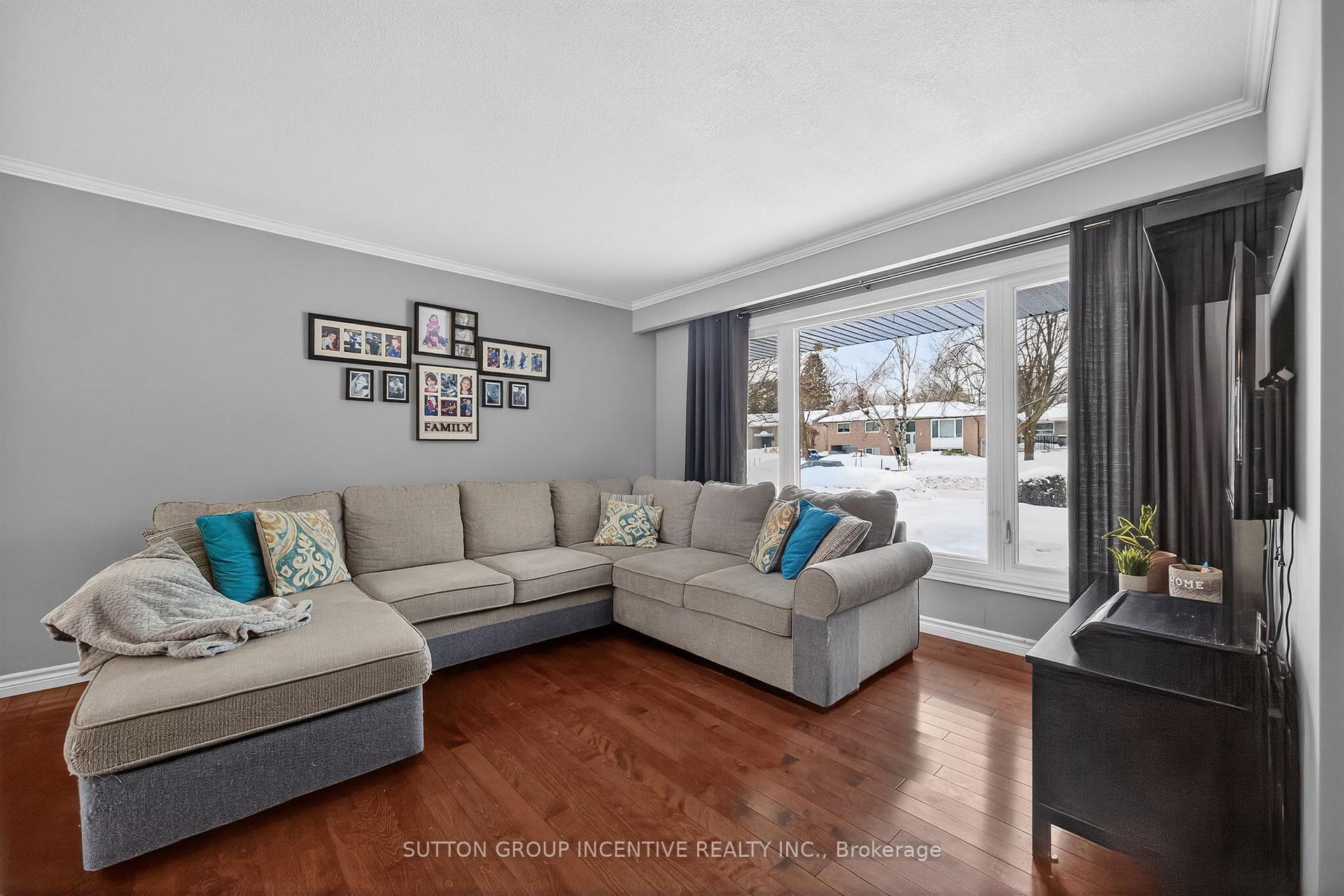 Photo 8 of 28 Springhome Road, Barrie, Allandale Heights — HOMEH