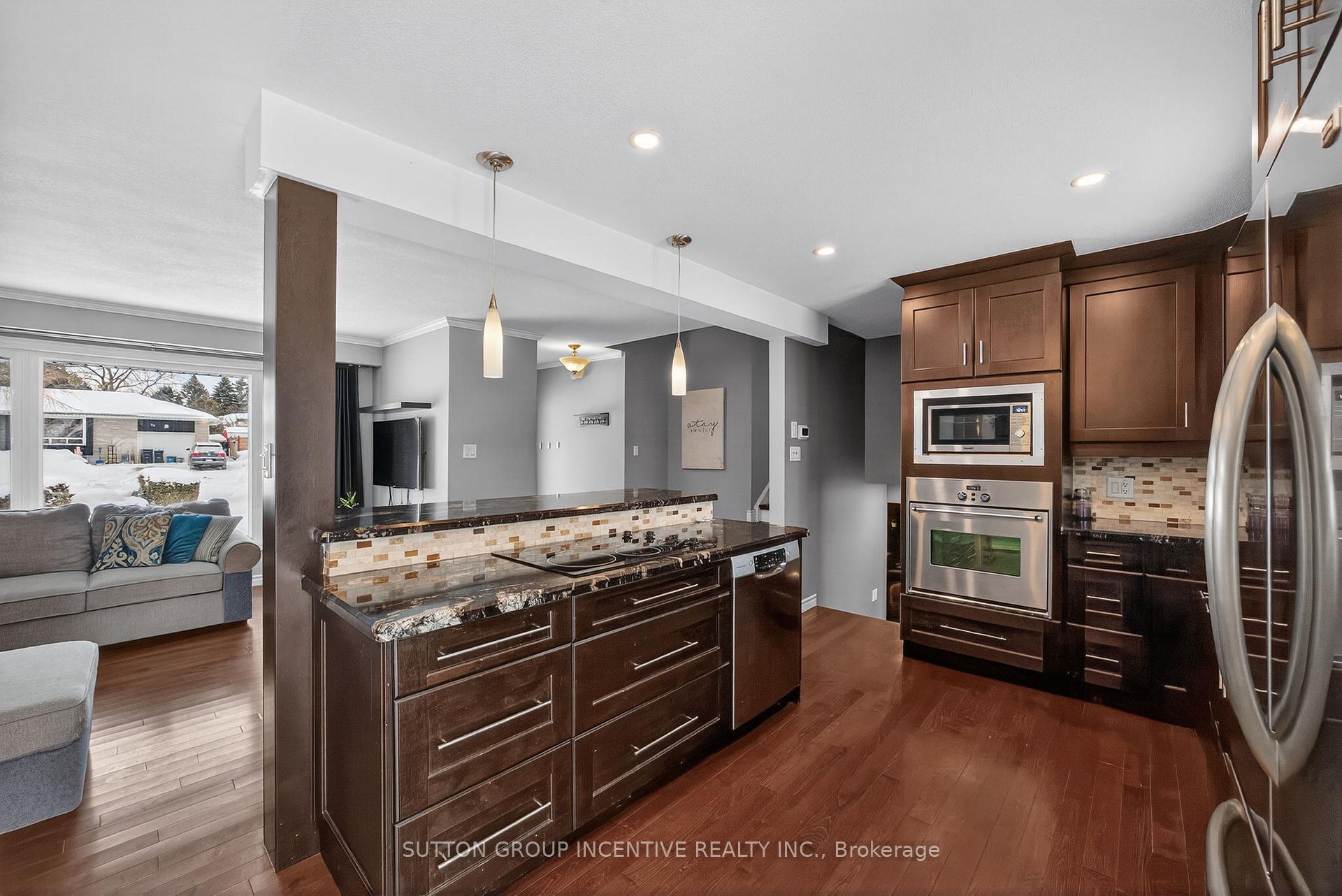 Photo 13 of 28 Springhome Road, Barrie, Allandale Heights — HOMEH