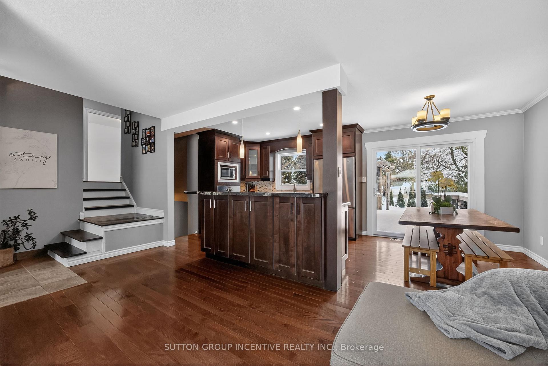 Photo 5 of 28 Springhome Road, Barrie, Allandale Heights — HOMEH