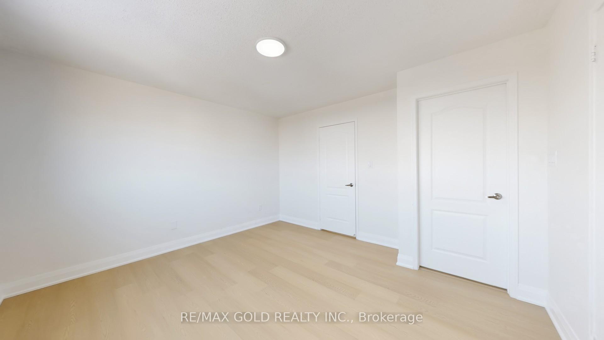 Photo 13 of 26 Applegrove Court, Brampton, Sandringham-Wellington — HOMEH