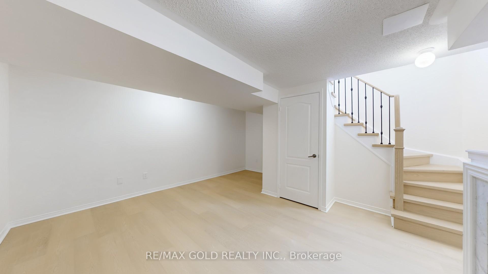 Photo 21 of 26 Applegrove Court, Brampton, Sandringham-Wellington — HOMEH
