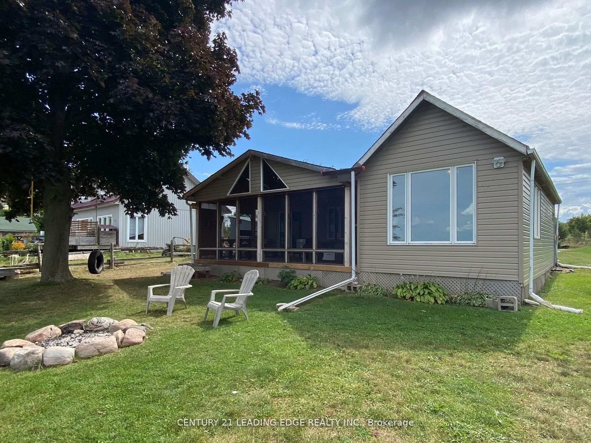 Photo 1 of 40586B Shore Rd Allowance, Brock, Beaverton — HOMEH