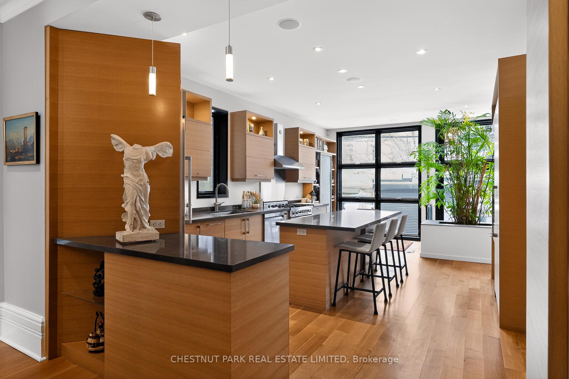 Photo 3 of 77 Borden Street, Toronto, University — HOMEH