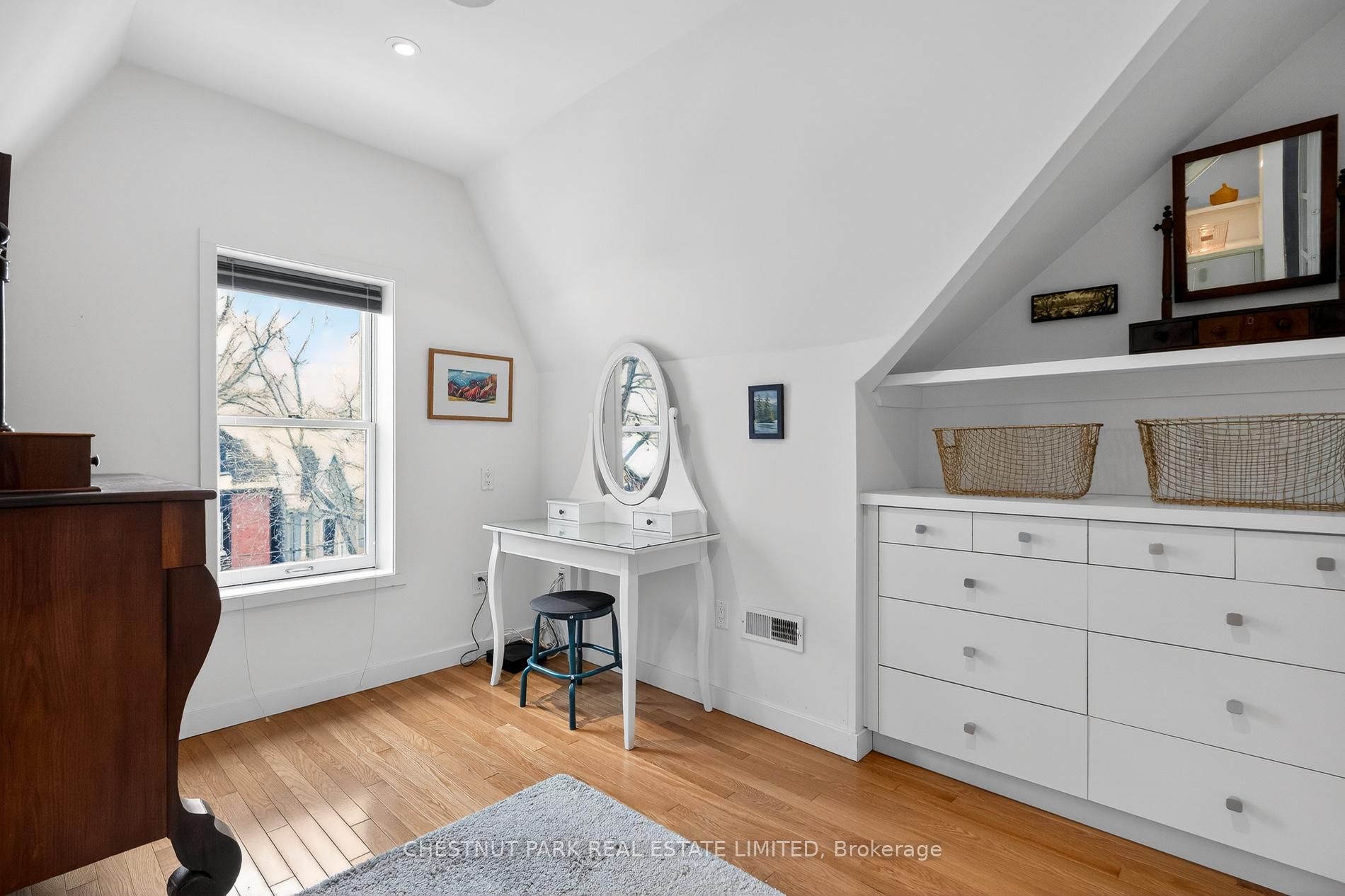 Photo 35 of 77 Borden Street, Toronto, University — HOMEH
