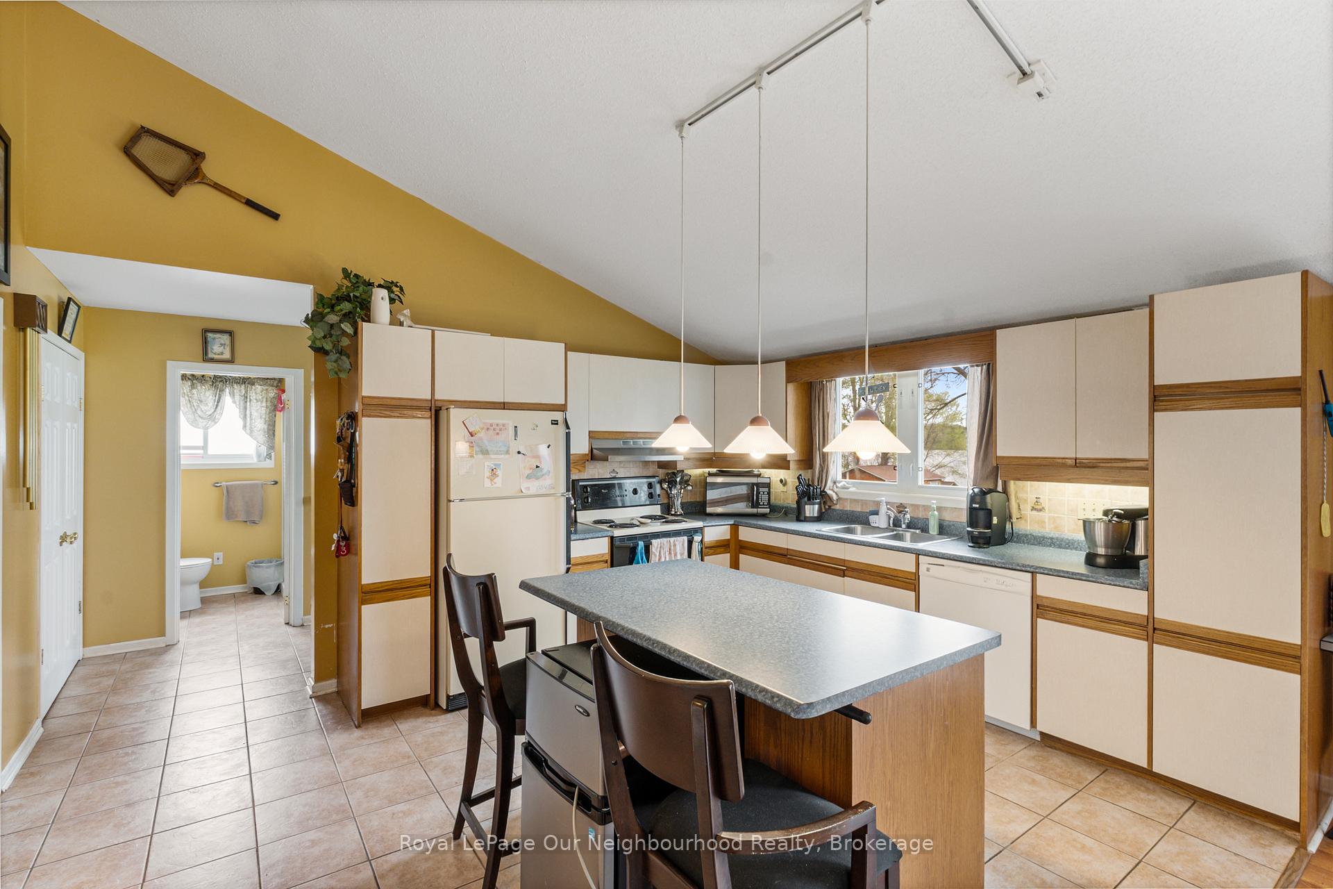 Photo 3 of 10 Richardson Road, Prince Edward County, Picton — HOMEH