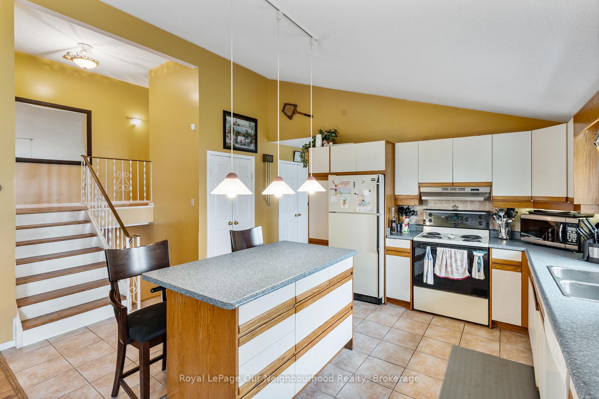 Photo 22 of 10 Richardson Road, Prince Edward County, Picton — HOMEH