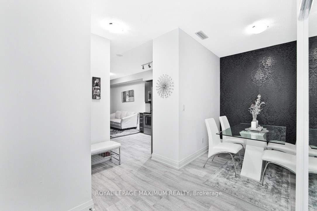 Photo 9 of Unit 2112, 3600 Highway 7 Road, Vaughan, Vaughan Corporate Centre — HOMEH