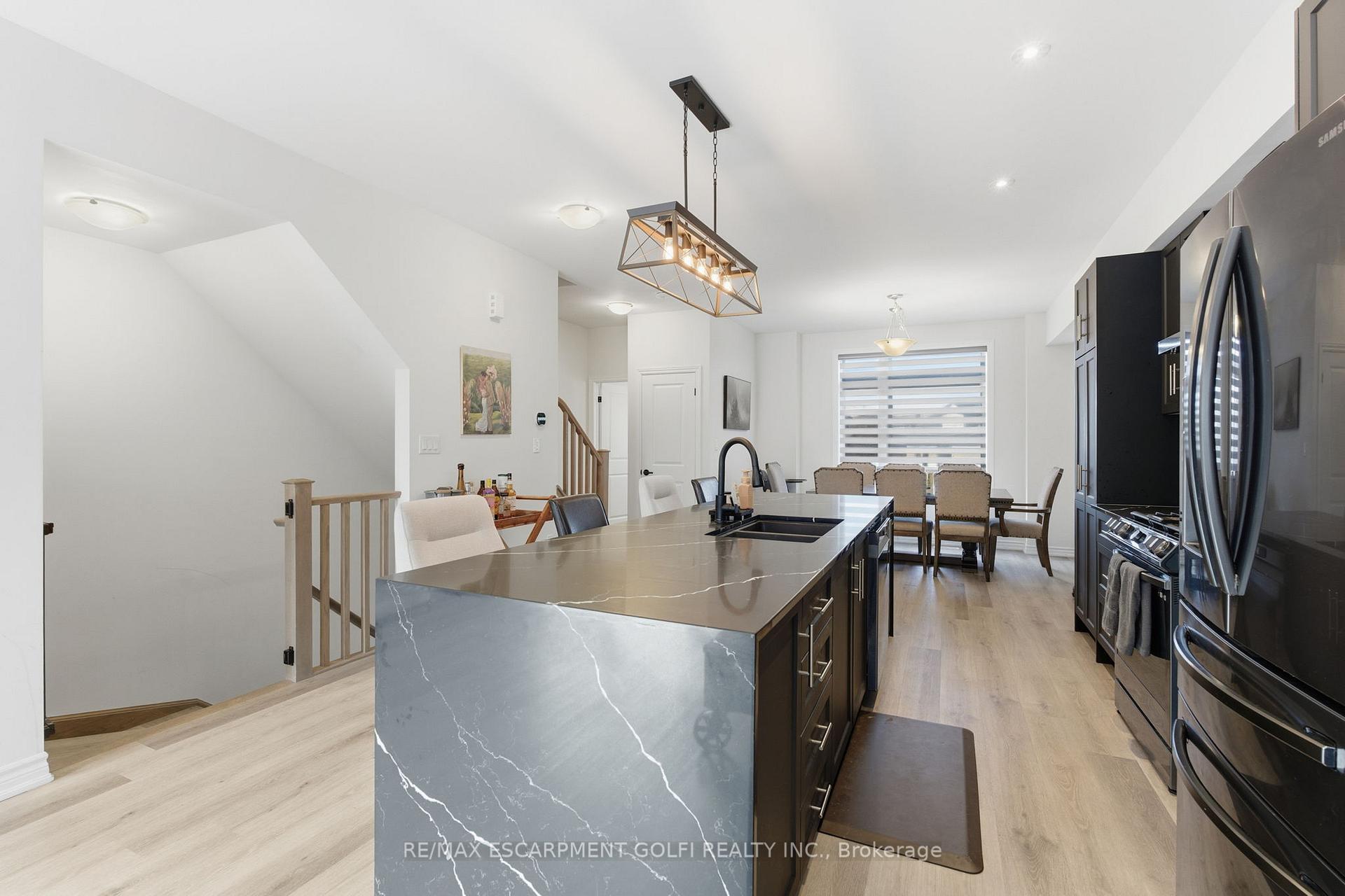 Photo 2 of 48 Capstone Lane, Hamilton, Mountview — HOMEH