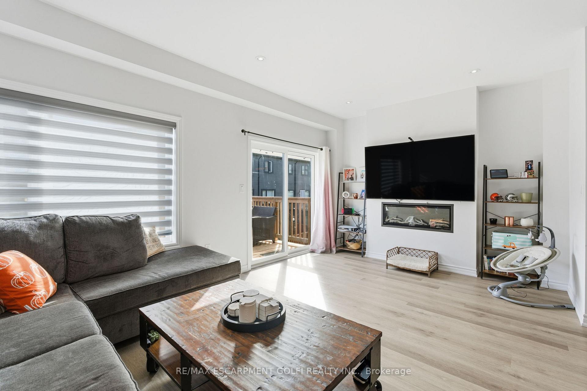 Photo 4 of 48 Capstone Lane, Hamilton, Mountview — HOMEH