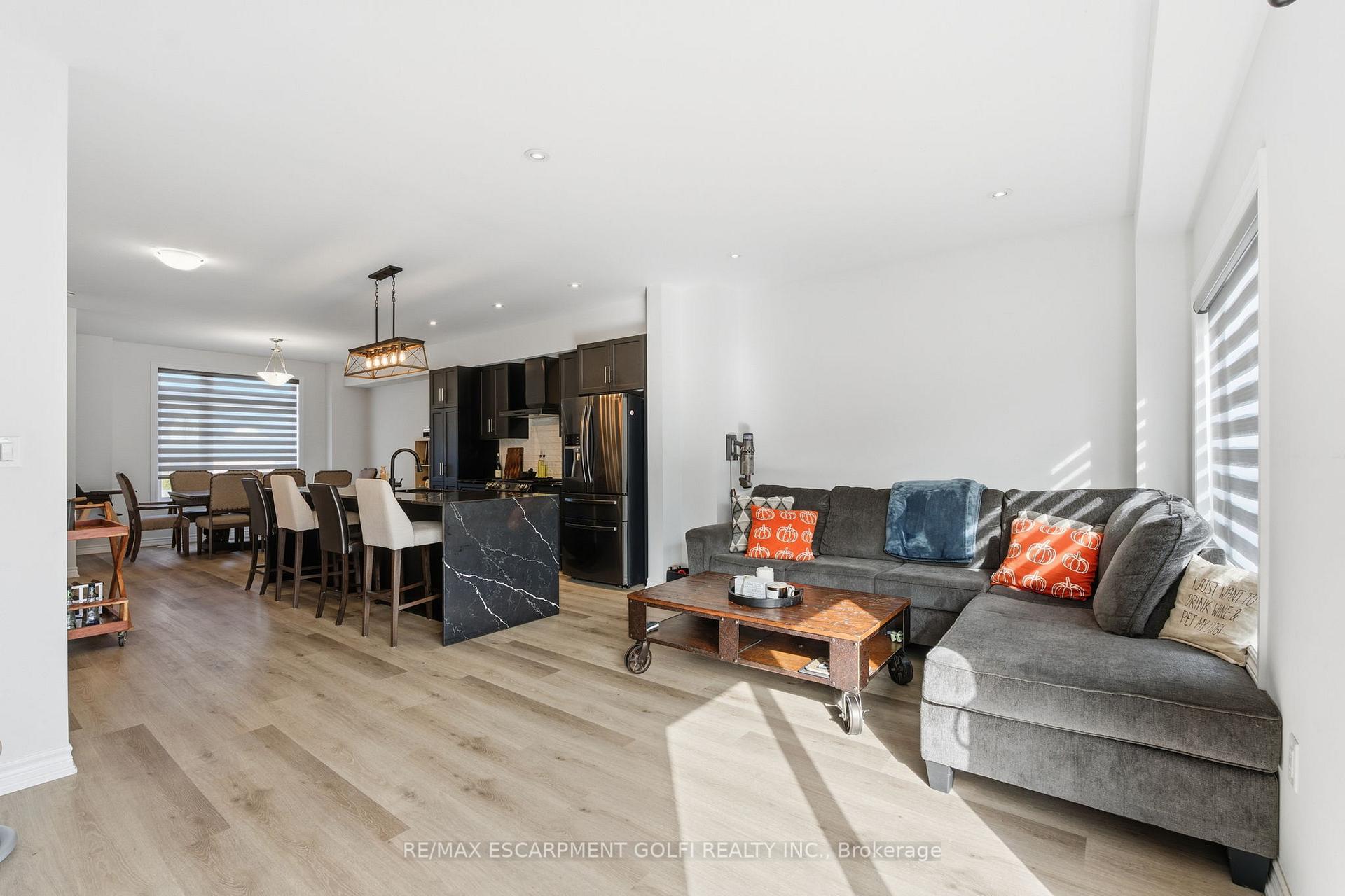 Photo 3 of 48 Capstone Lane, Hamilton, Mountview — HOMEH