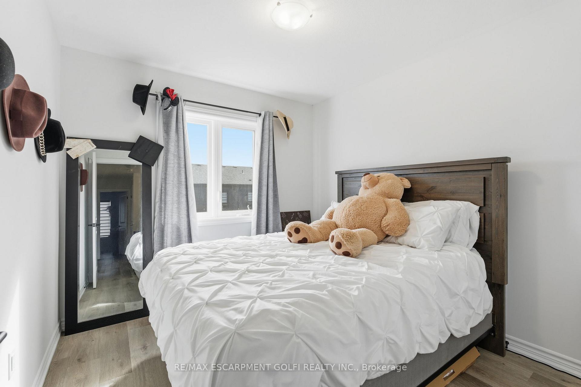Photo 5 of 48 Capstone Lane, Hamilton, Mountview — HOMEH