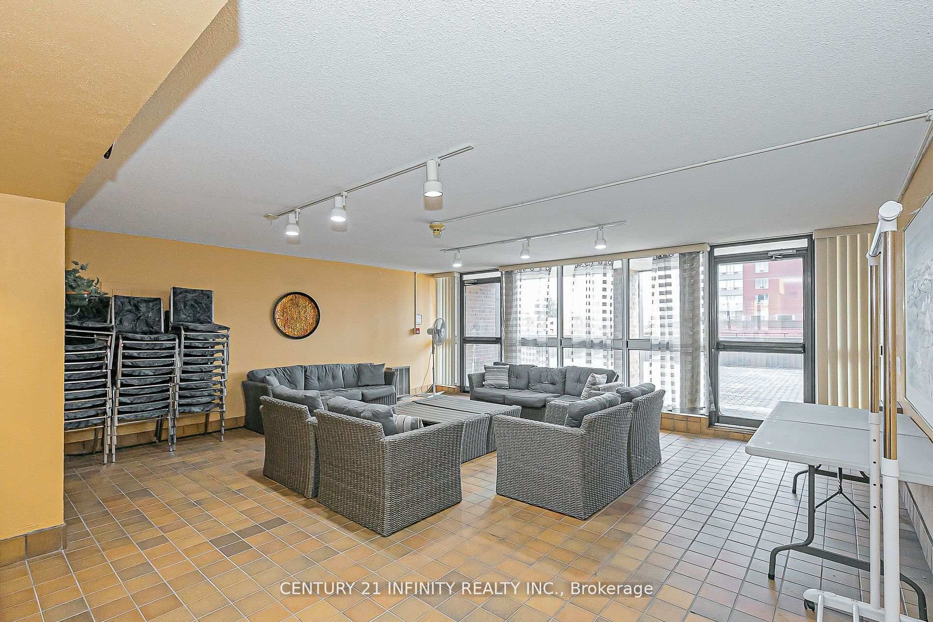 Photo 12 of Unit 306, 80 Athol Street E, Oshawa, Central — HOMEH