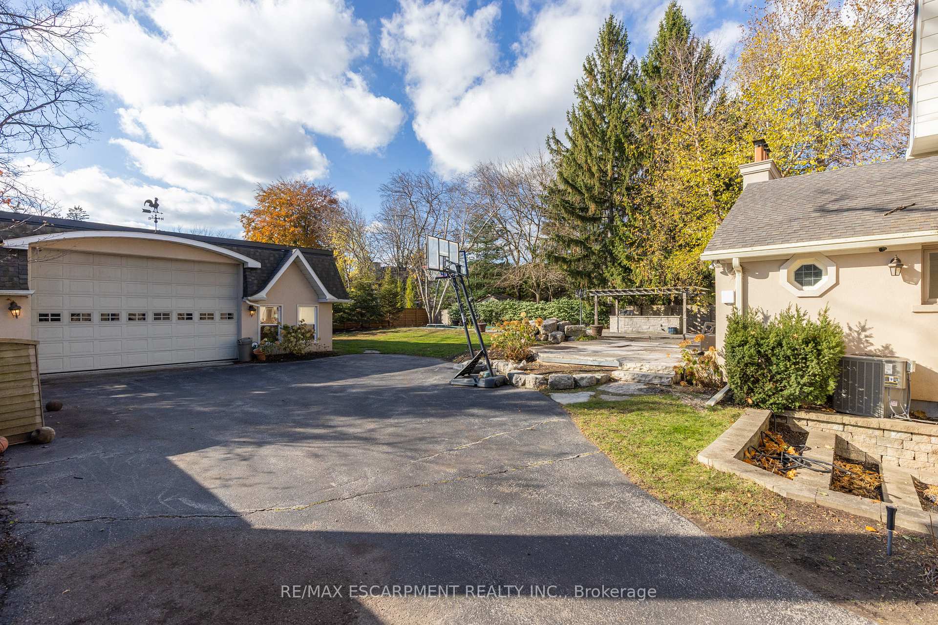 Photo 4 of 184 Chartwell Road, Oakville, Old Oakville — HOMEH