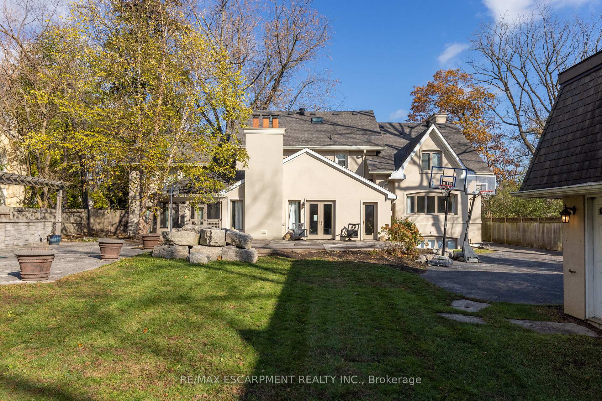 Photo 3 of 184 Chartwell Road, Oakville, Old Oakville — HOMEH