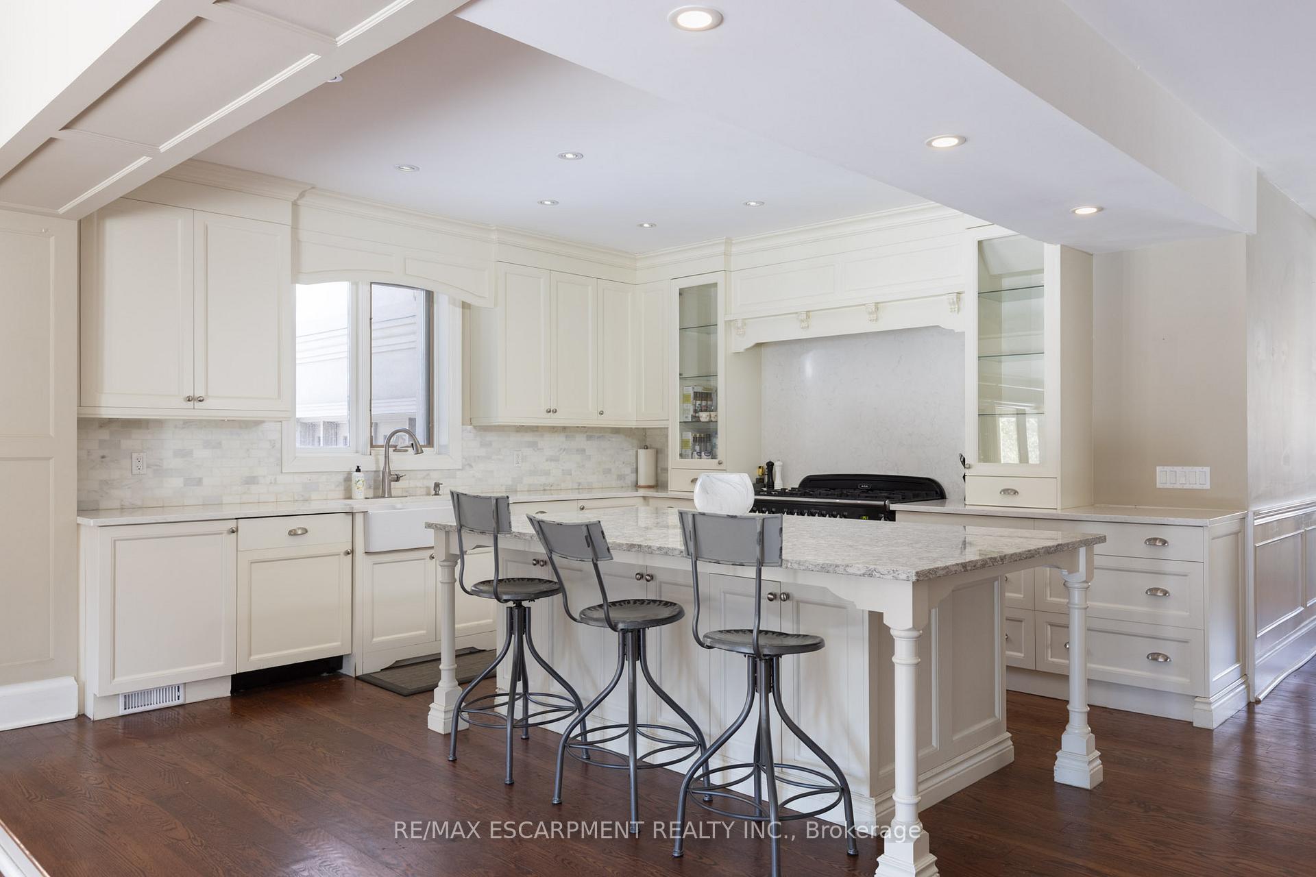 Photo 10 of 184 Chartwell Road, Oakville, Old Oakville — HOMEH