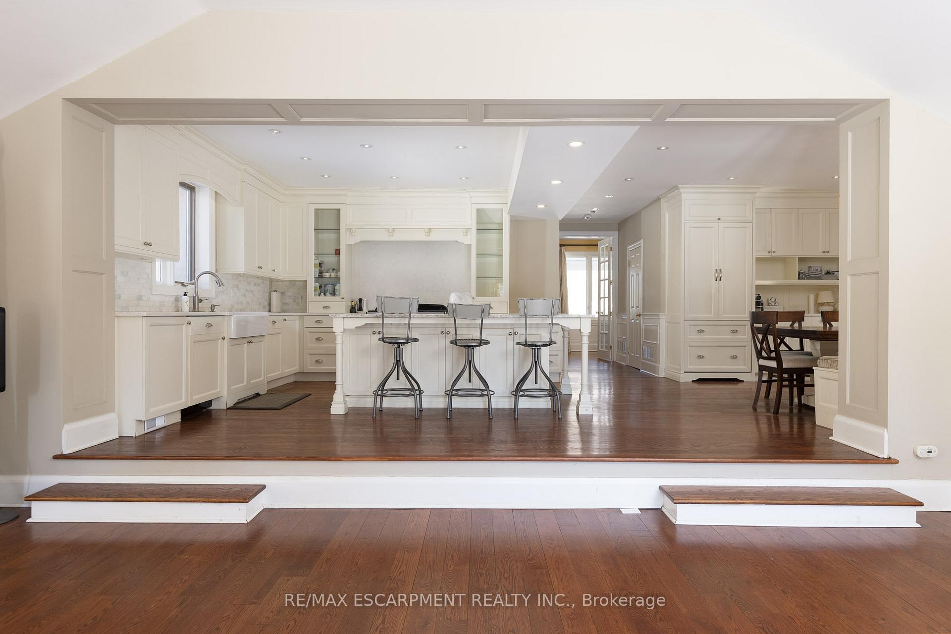 Photo 8 of 184 Chartwell Road, Oakville, Old Oakville — HOMEH