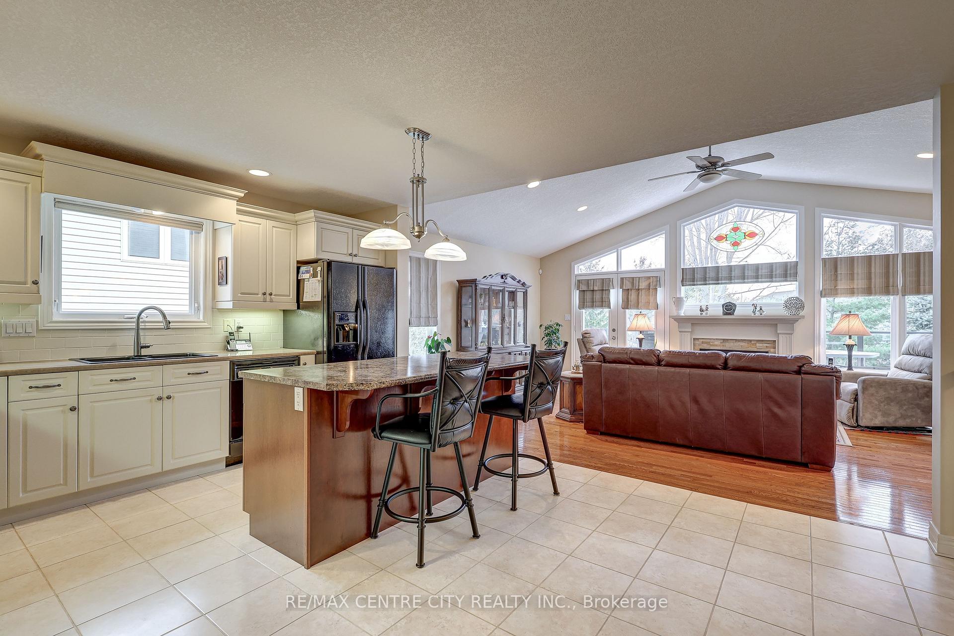 Photo 3 of 17 Hickory Lane, St. Thomas — HOMEH