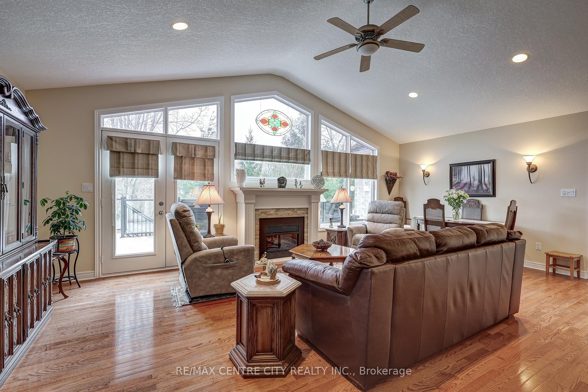 Photo 5 of 17 Hickory Lane, St. Thomas — HOMEH