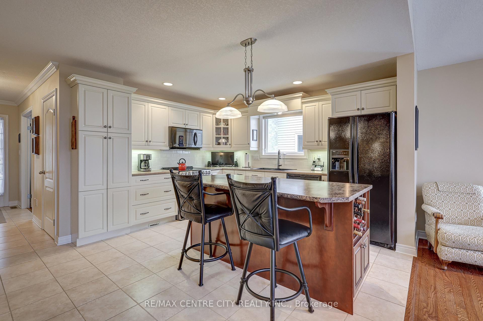 Photo 15 of 17 Hickory Lane, St. Thomas — HOMEH