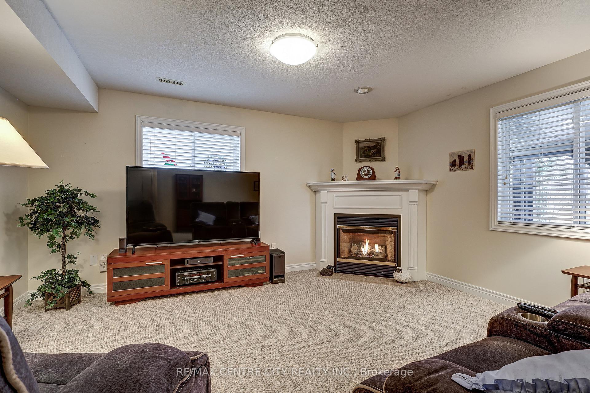 Photo 11 of 17 Hickory Lane, St. Thomas — HOMEH
