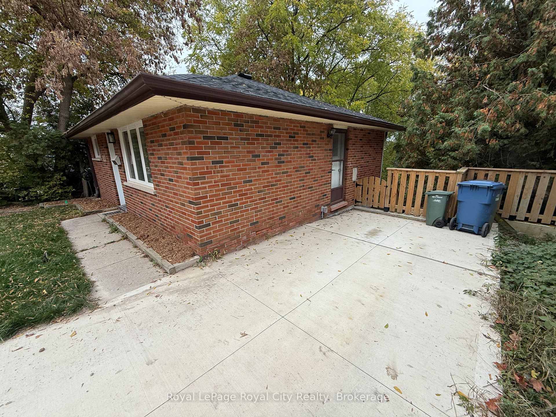 Photo 3 of Unit MAIN, 125 Grove Street, Guelph, St. George's — HOMEH