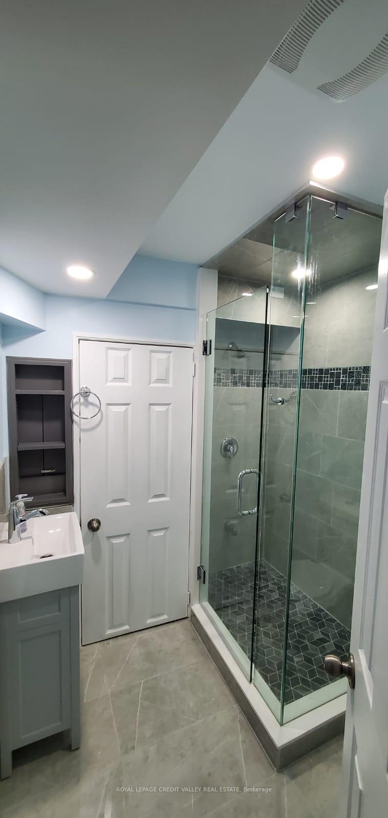 Photo 5 of 53 Carrington (Bsmt) Place, Guelph, Kortright West — HOMEH