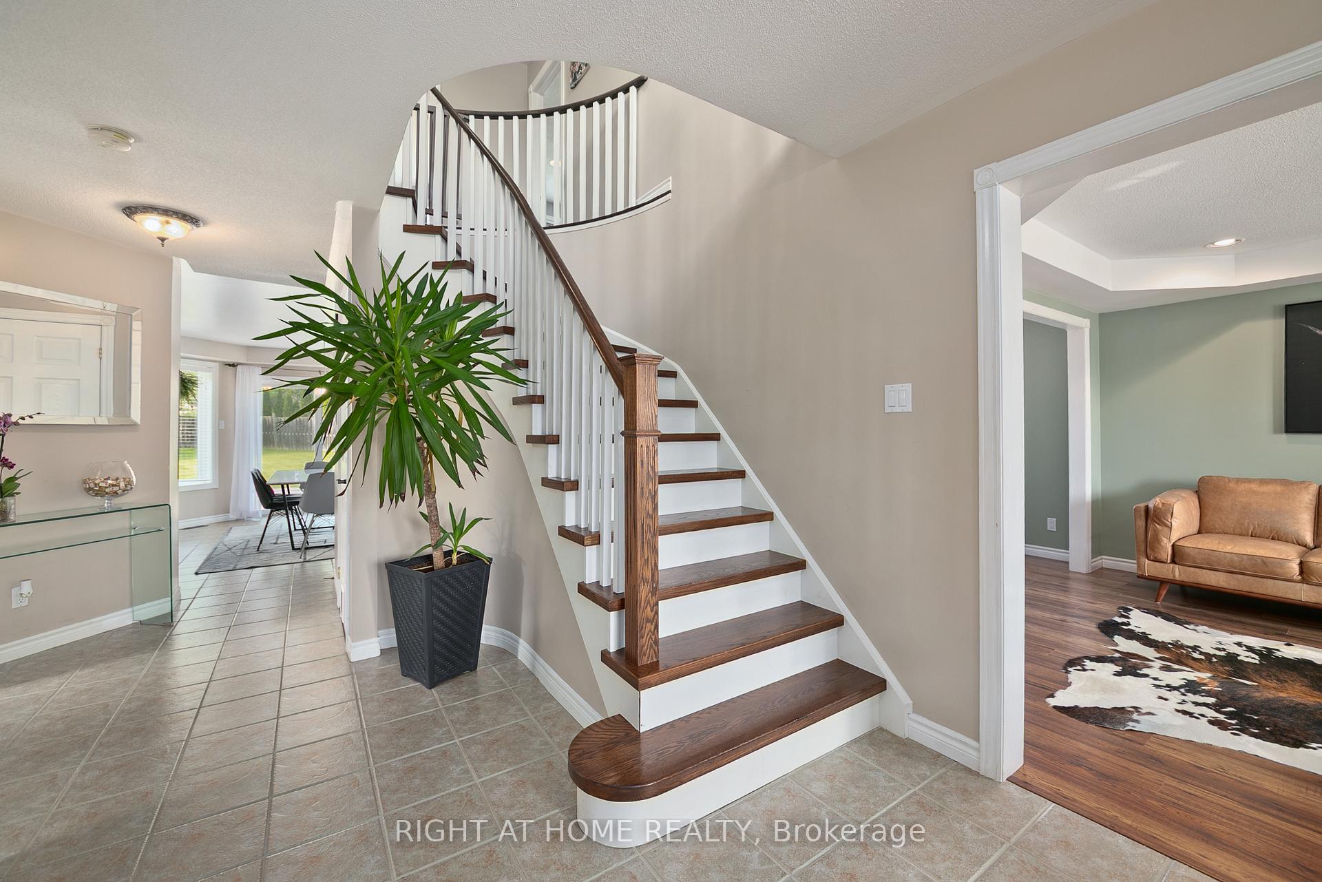Photo 5 of 30 Ruffet Drive, Barrie, Edgehill Drive — HOMEH