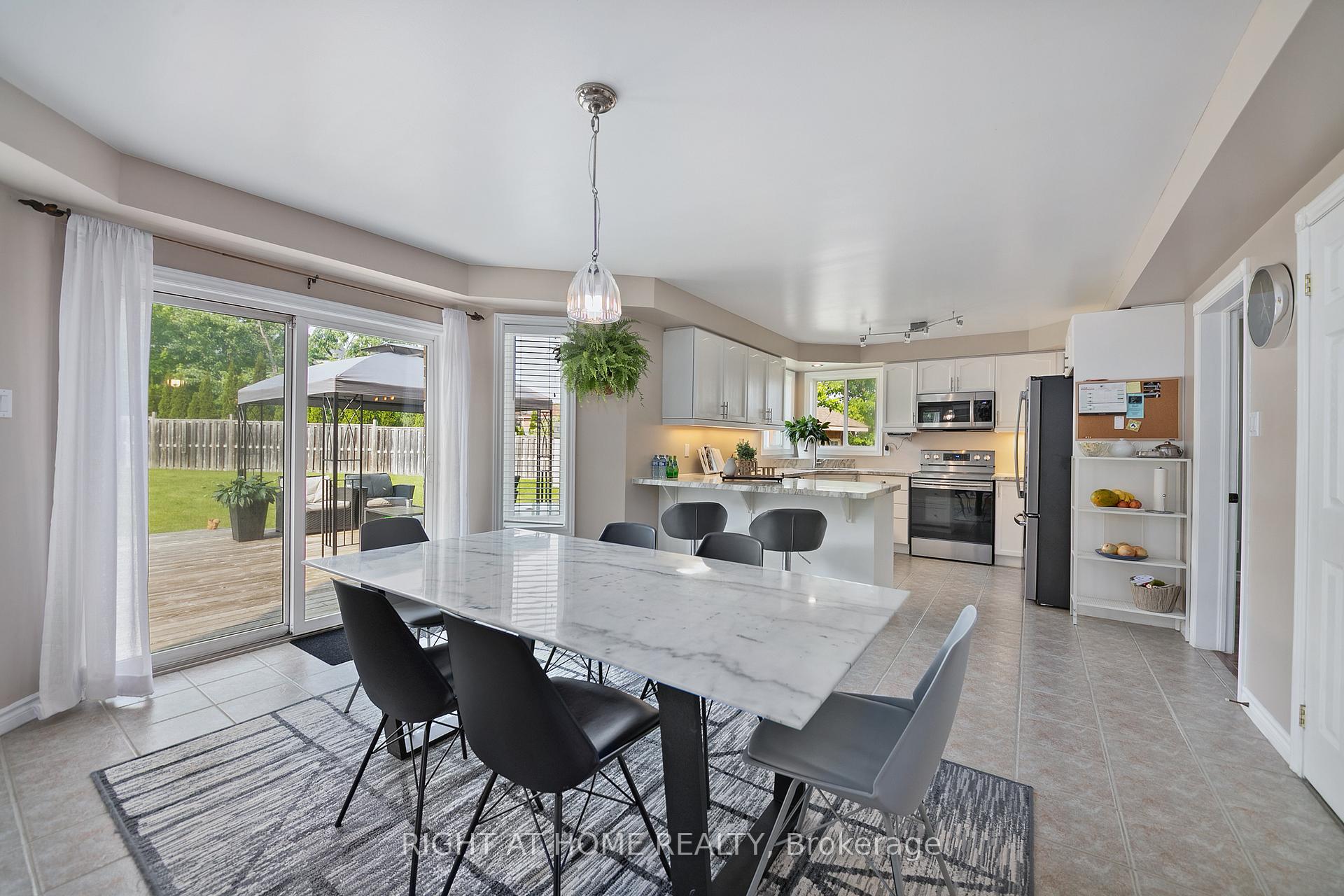 Photo 11 of 30 Ruffet Drive, Barrie, Edgehill Drive — HOMEH