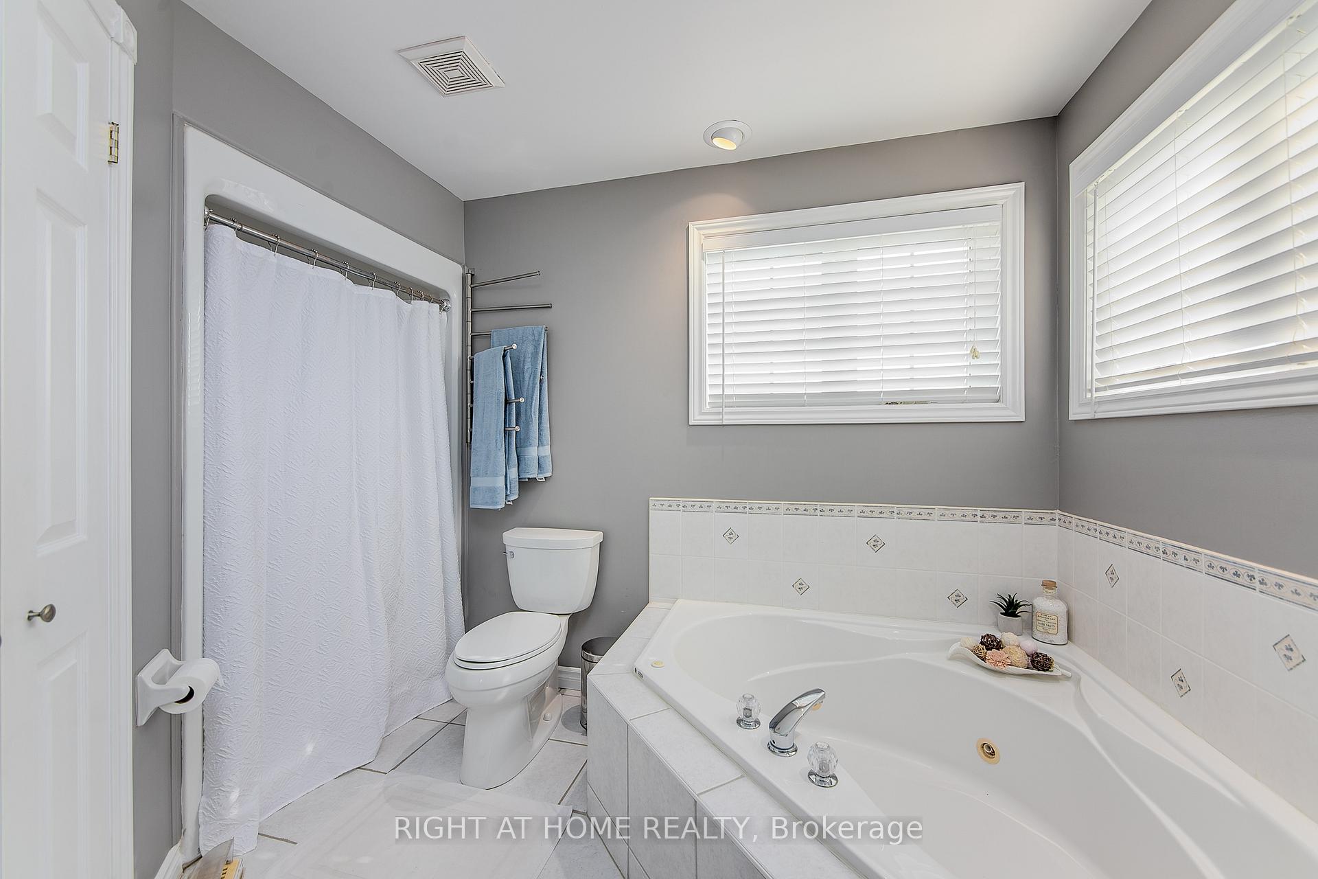 Photo 23 of 30 Ruffet Drive, Barrie, Edgehill Drive — HOMEH