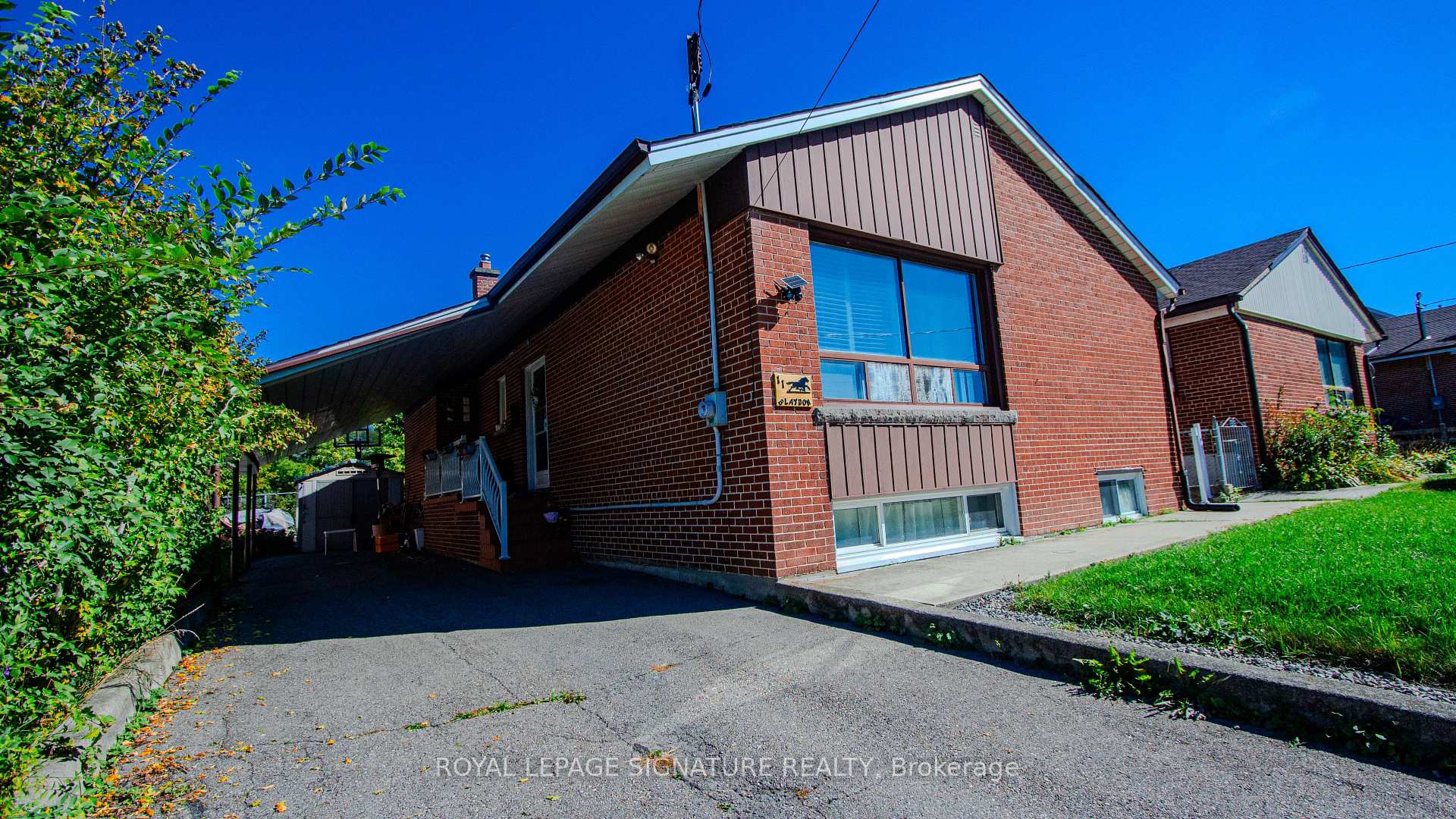 Photo 3 of 11 Blaydon Avenue, North York, Downsview-Roding-CFB — HOMEH