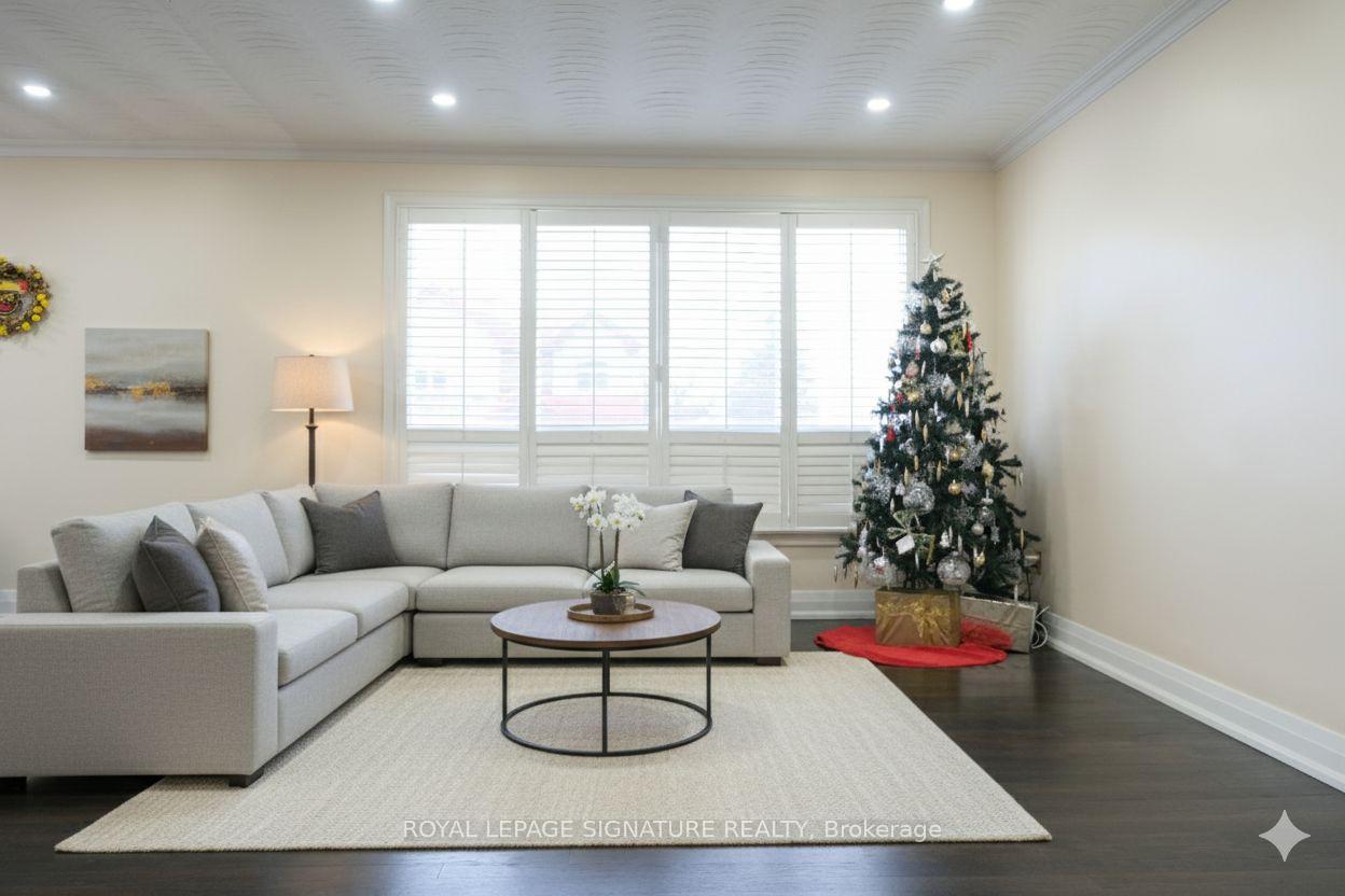 Photo 2 of 11 Blaydon Avenue, North York, Downsview-Roding-CFB — HOMEH