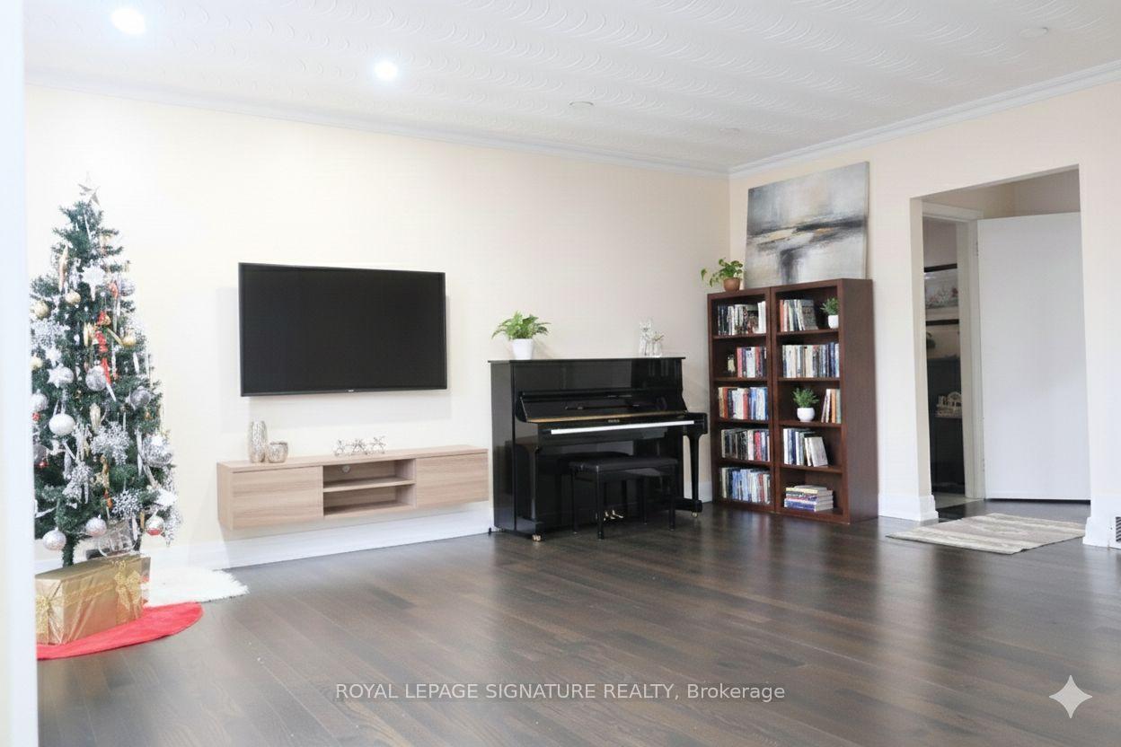 Photo 10 of 11 Blaydon Avenue, North York, Downsview-Roding-CFB — HOMEH