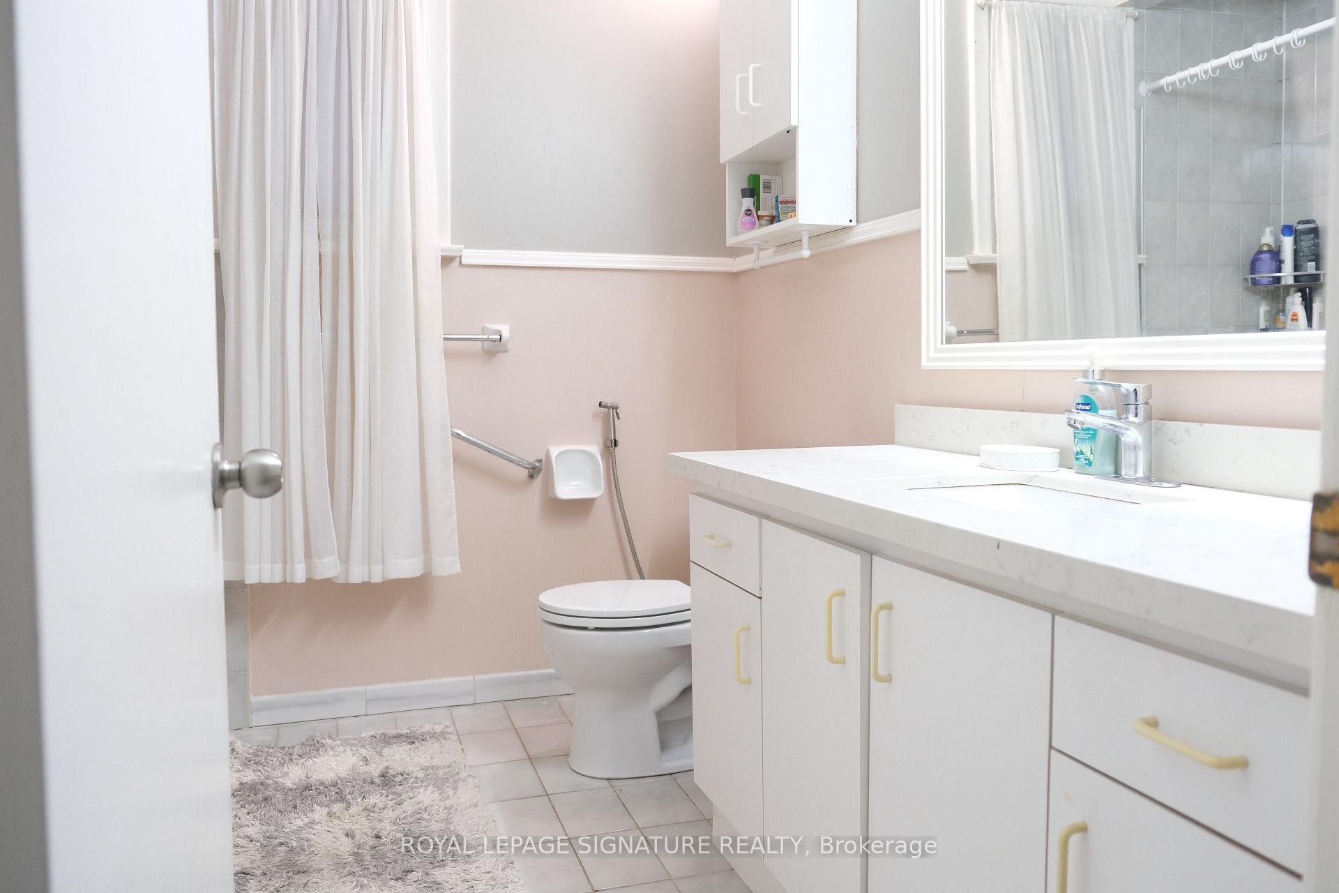 Photo 14 of 11 Blaydon Avenue, North York, Downsview-Roding-CFB — HOMEH