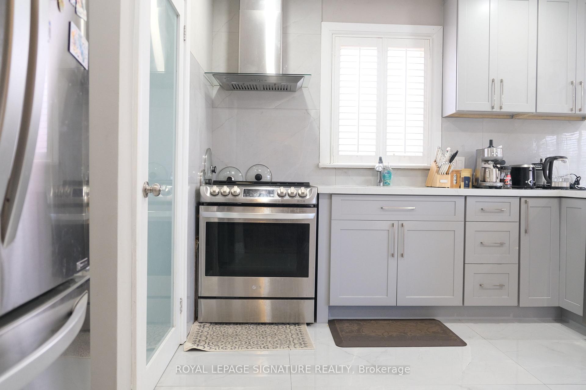 Photo 29 of 11 Blaydon Avenue, North York, Downsview-Roding-CFB — HOMEH