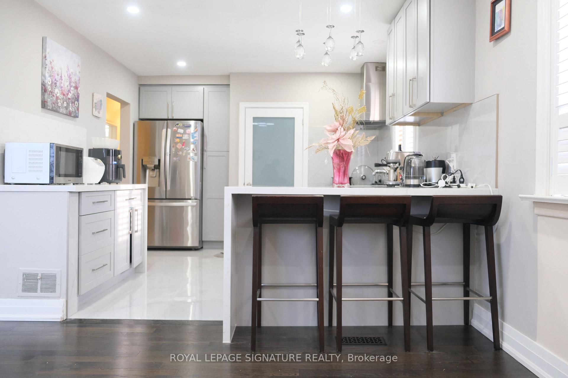 Photo 13 of 11 Blaydon Avenue, North York, Downsview-Roding-CFB — HOMEH